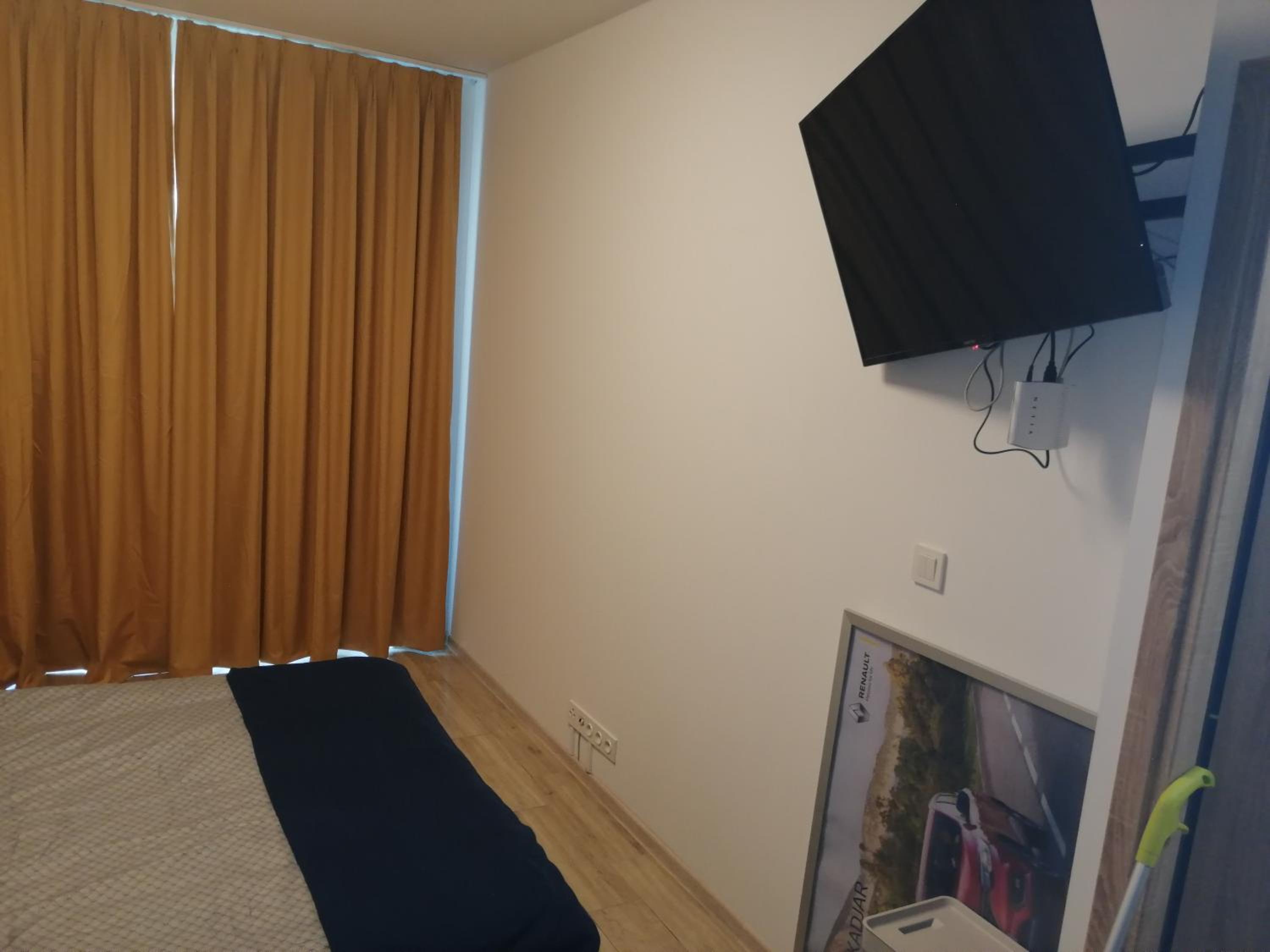 One-Bedroom Apartment with Balcony - Photo 24