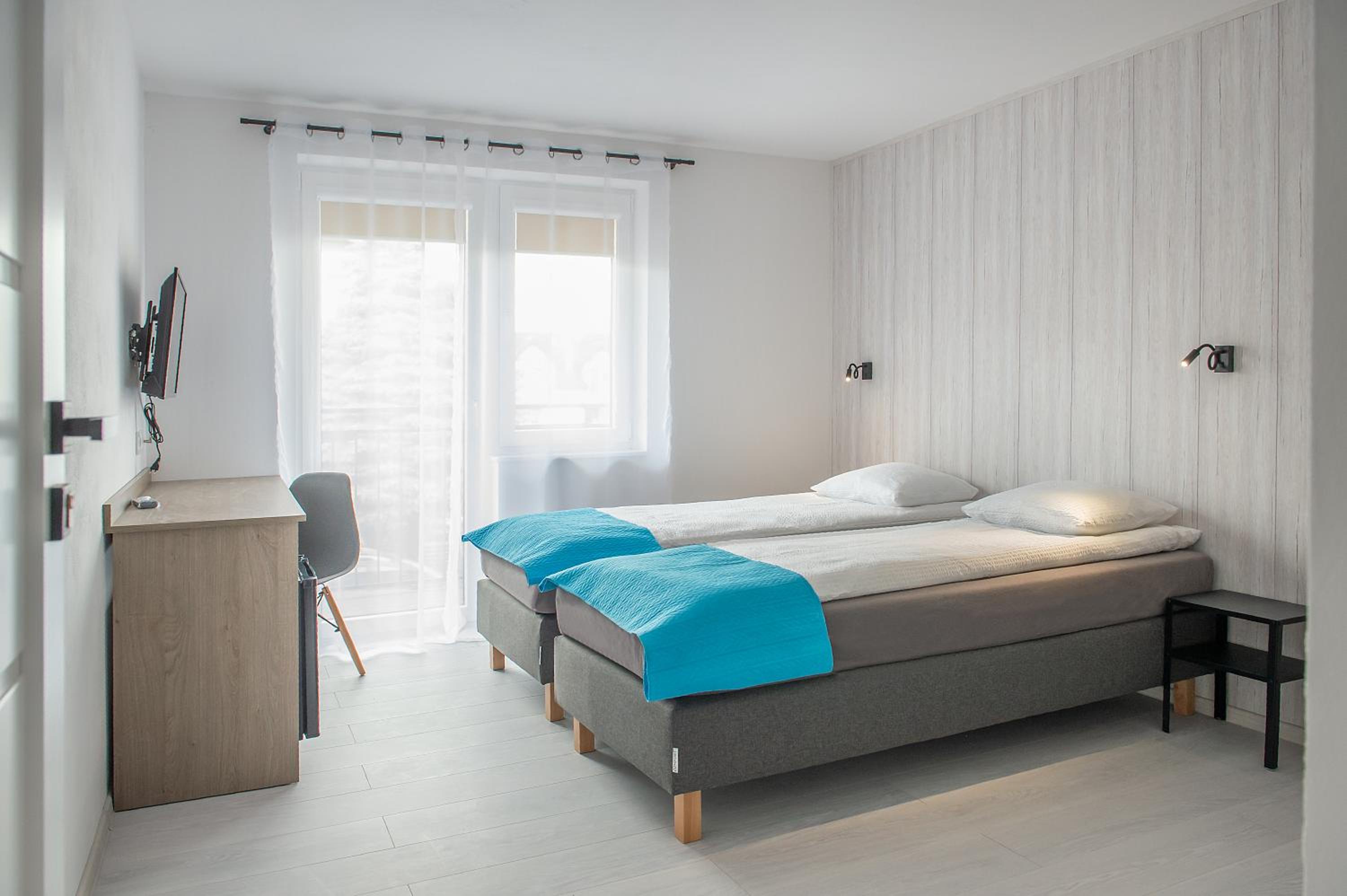 Double or Twin Room with Balcony - Photo 2