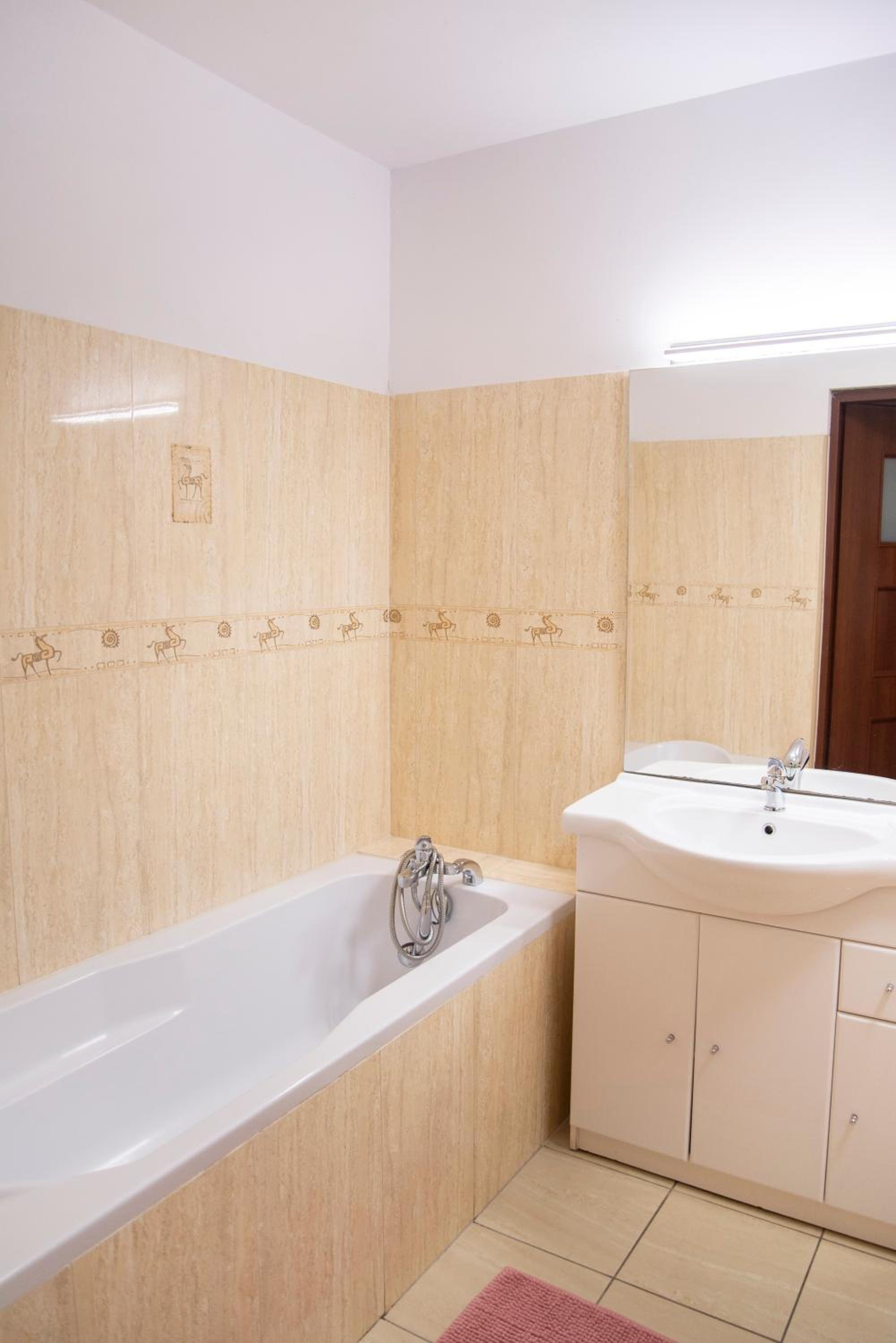 Apartment with Terrace - Photo 8
