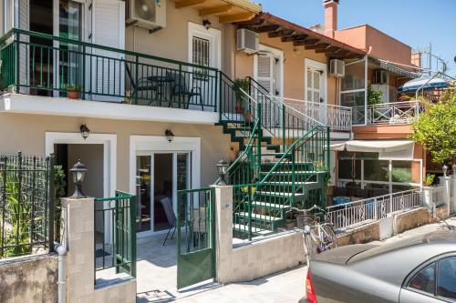 Family Room with Balcony photo 3