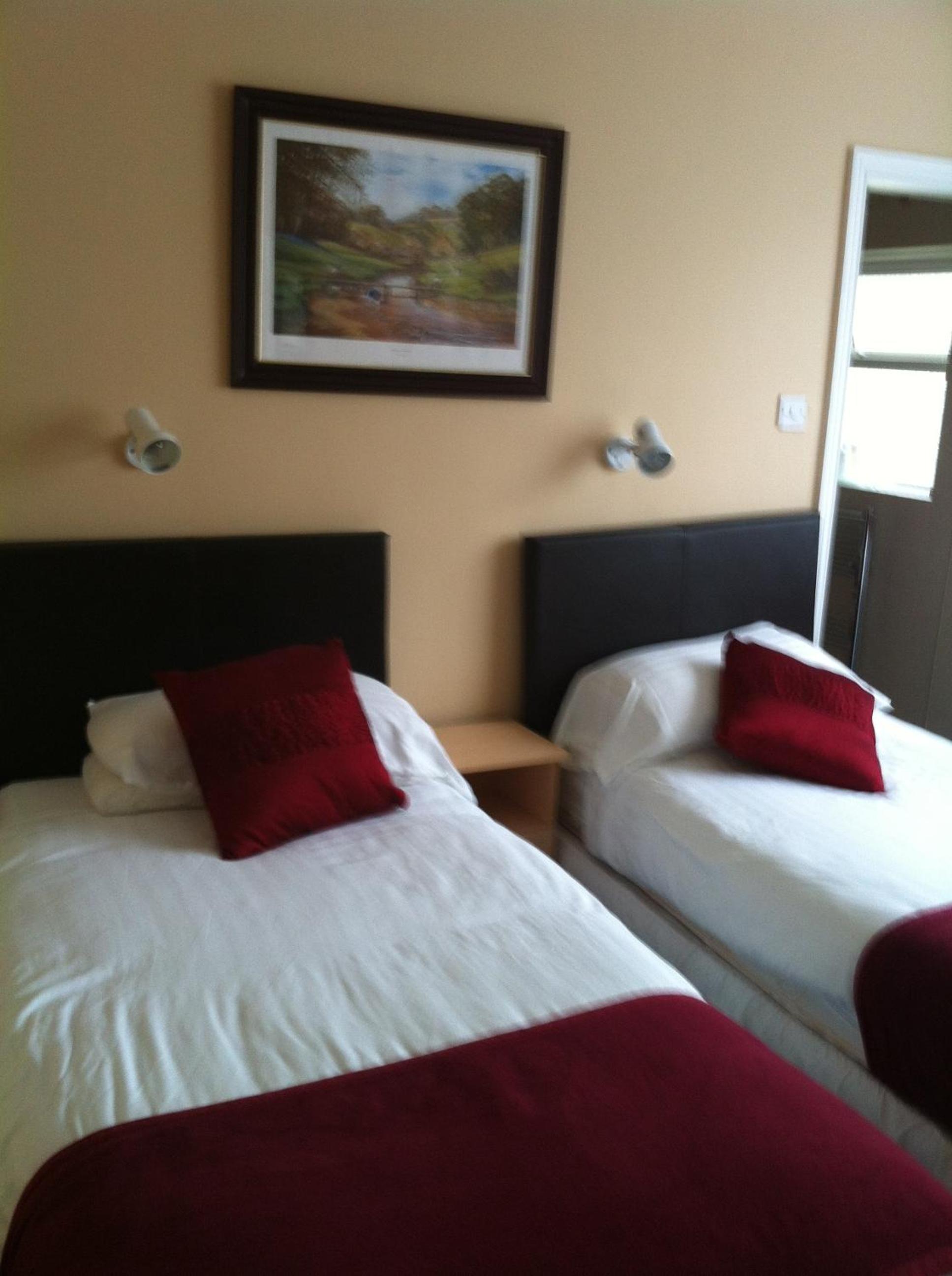 Twin Room - Photo 2