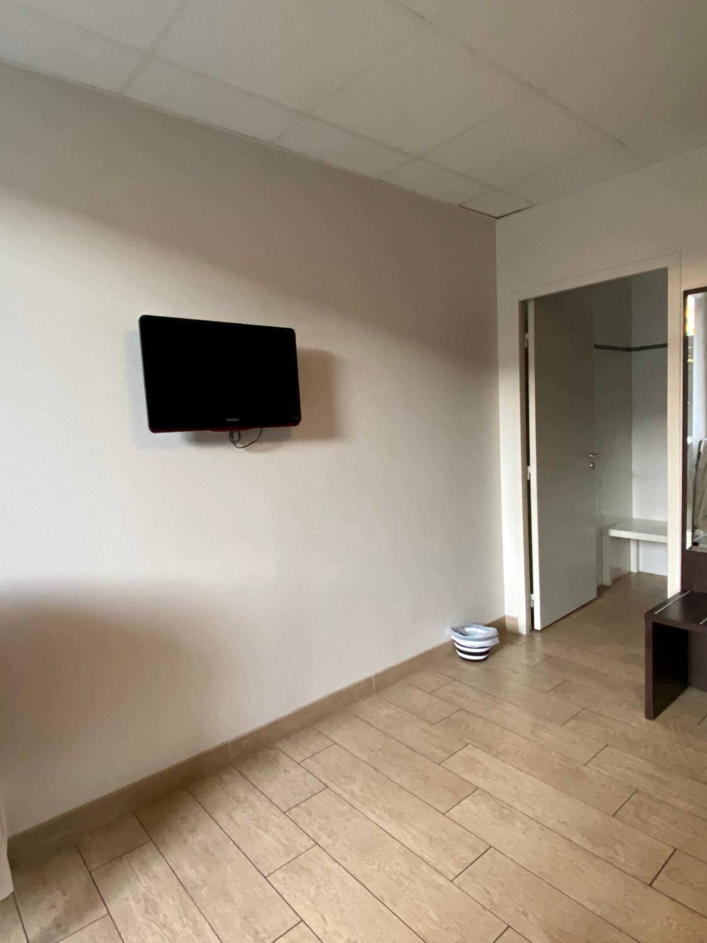 Double Room - Disability Access photo 1