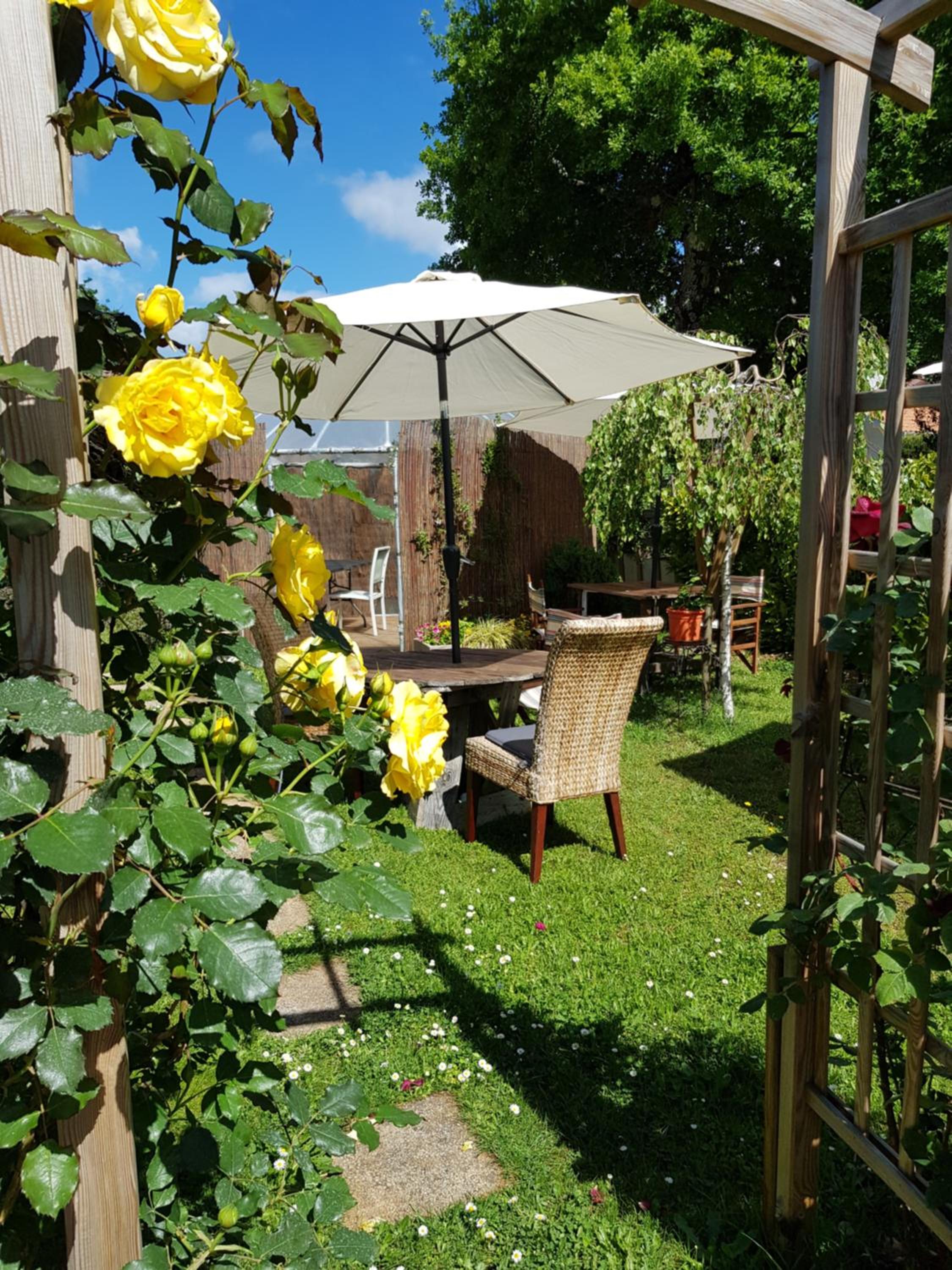 Double Room with Garden View with Shared Bathroom photo 3