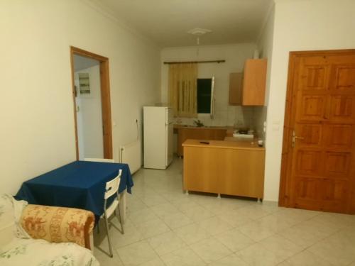 Two-Bedroom Apartment - Photo 4