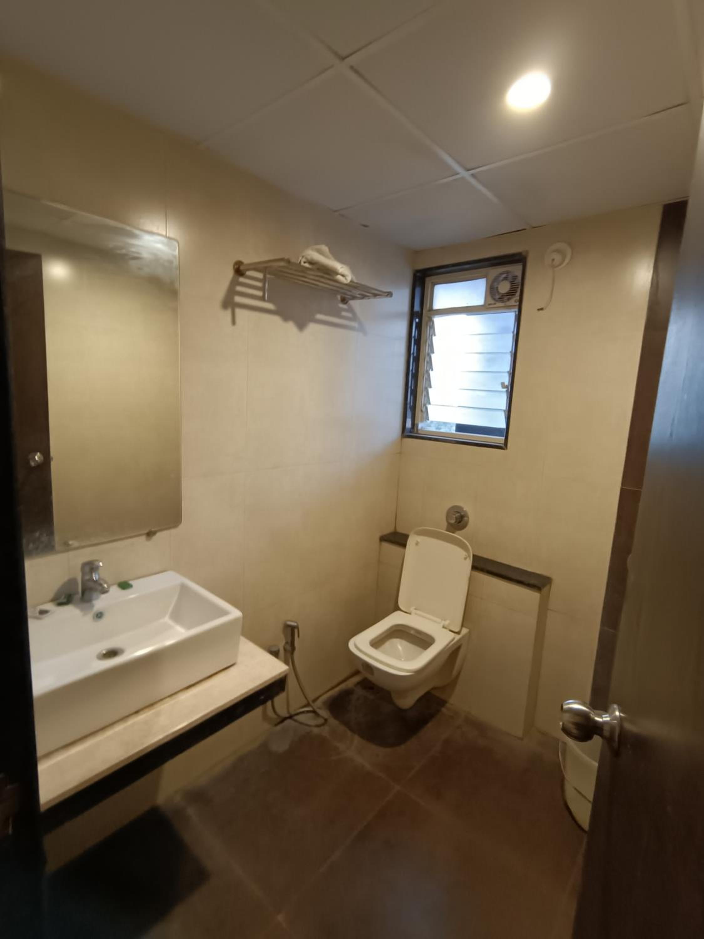 Economy Twin Room - Photo 2
