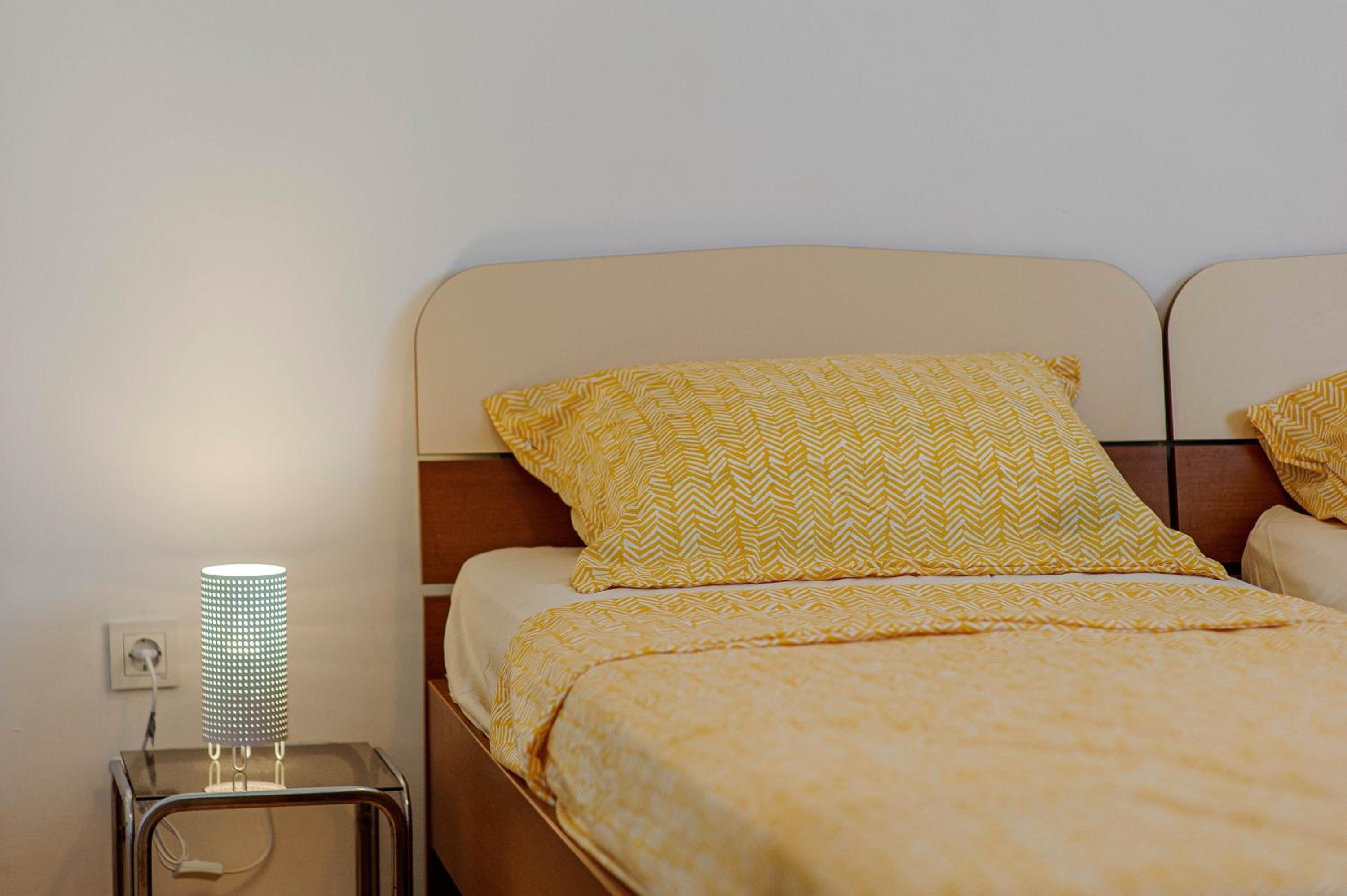 Comfort Two-Bedroom Apartment - Photo 18