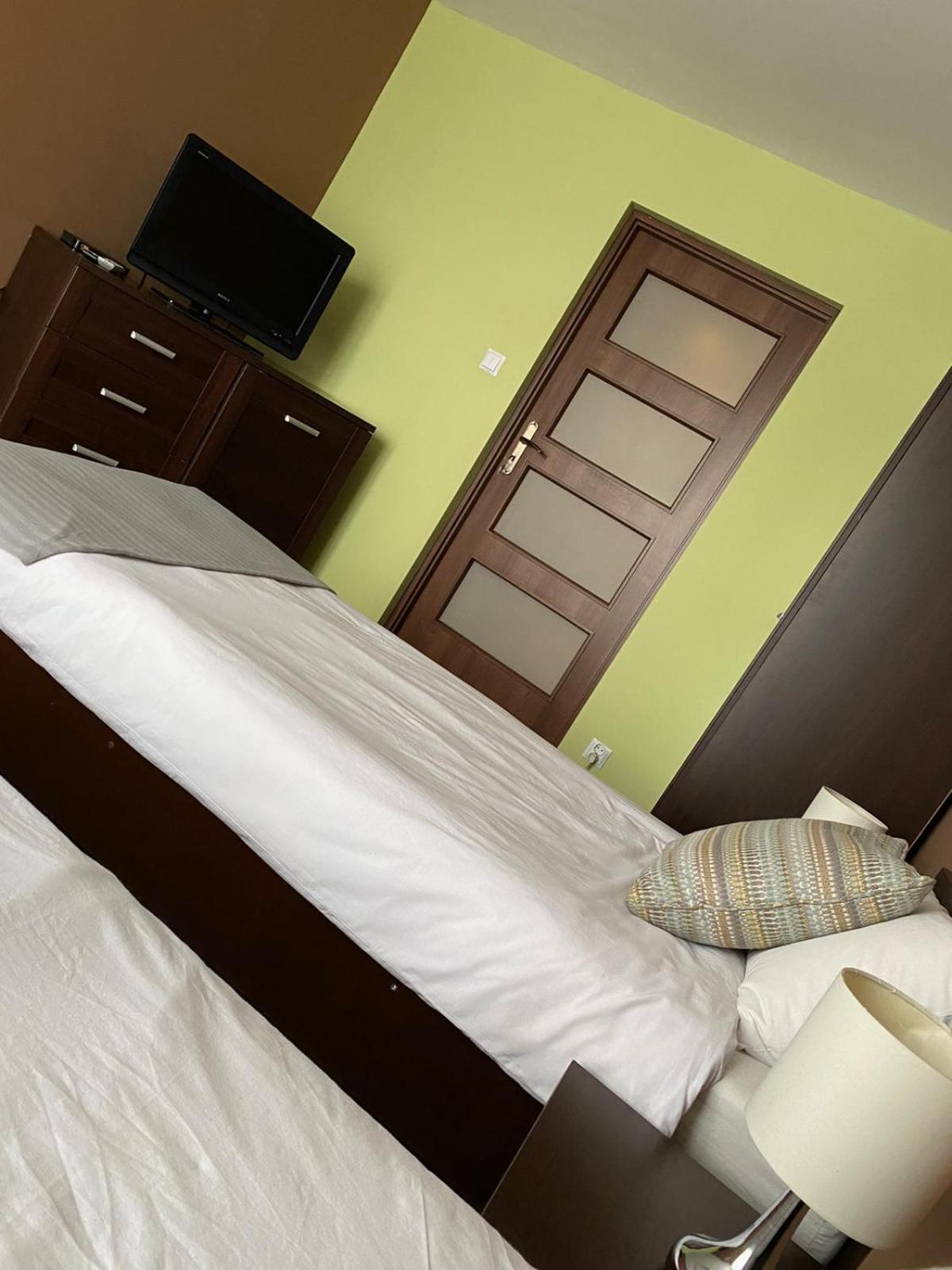 Basic Double Room with Shared Bathroom photo 2