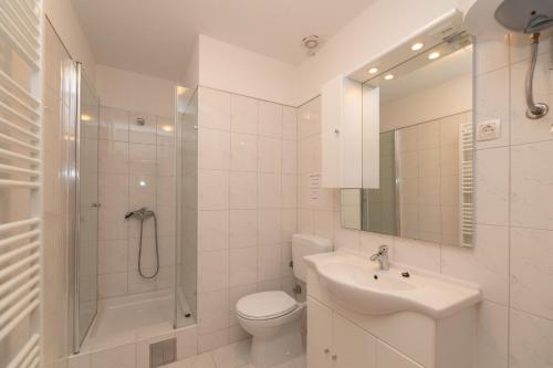 One-Bedroom Apartment with Terrace photo 2