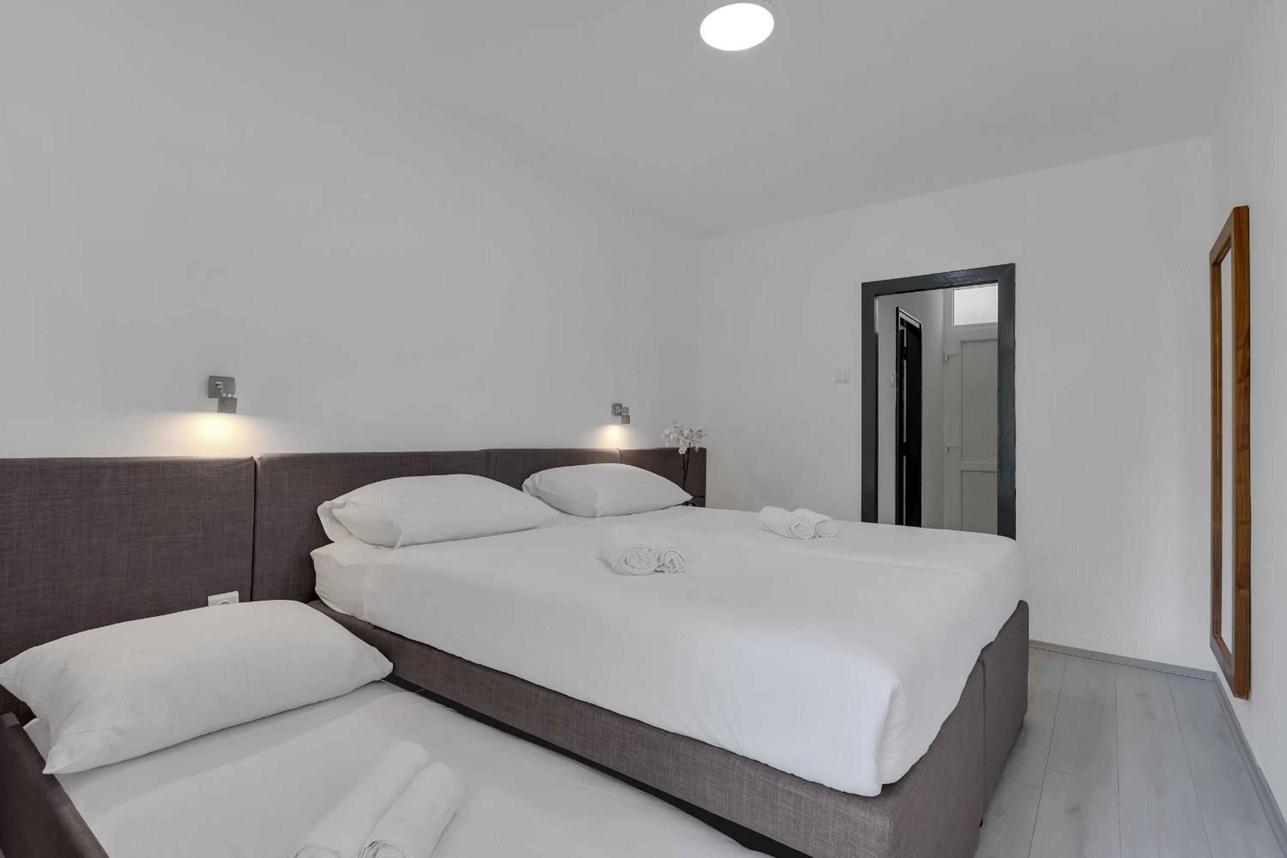 Standard Twin Room with Extra Bed - Annex - Photo 1