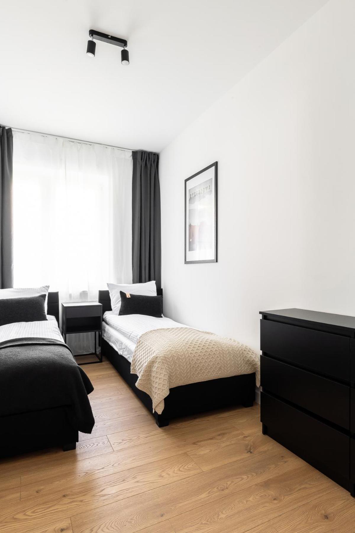 Apartment with Balcony - Photo 4