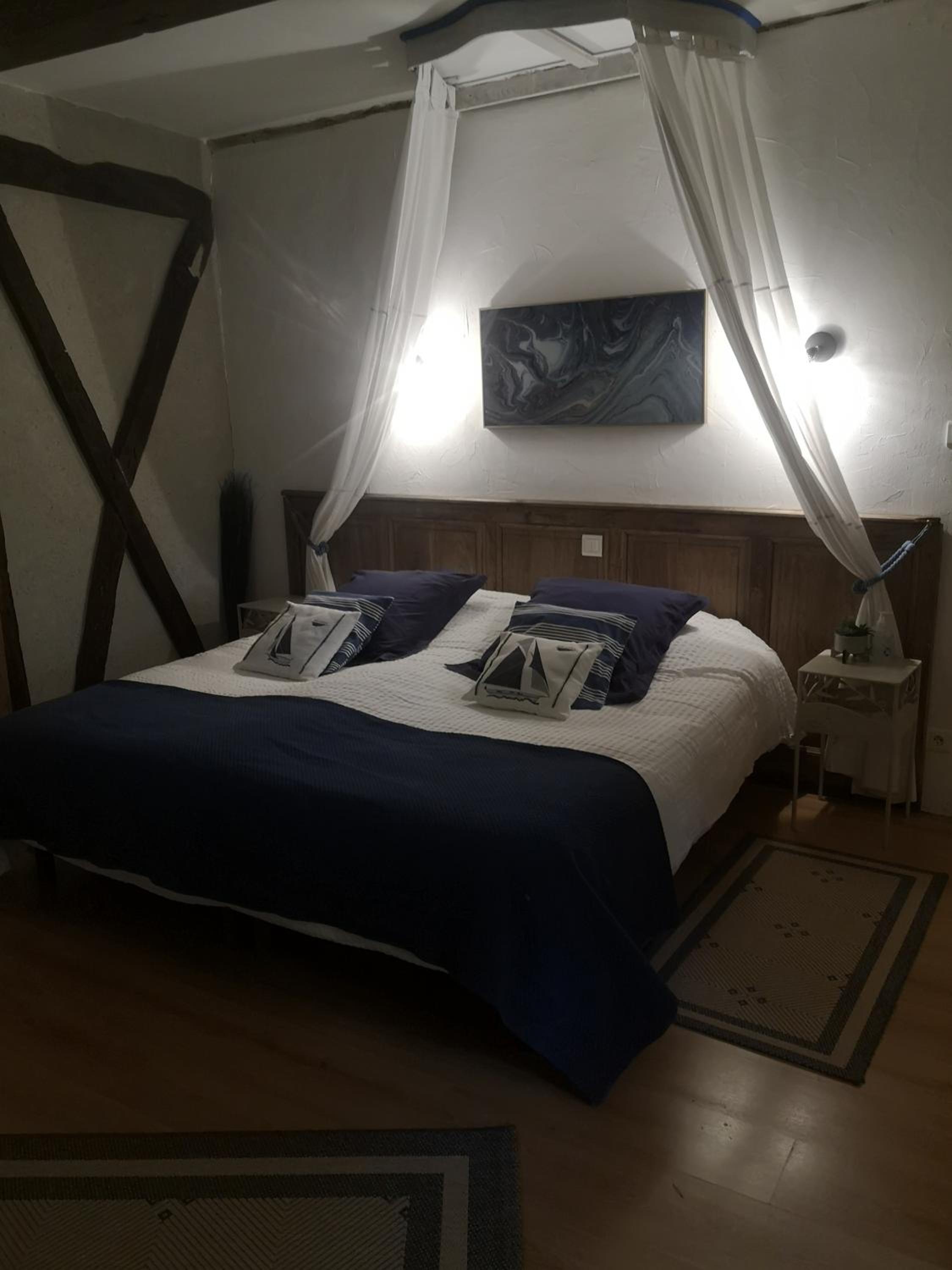 Large Twin Room - Photo 2
