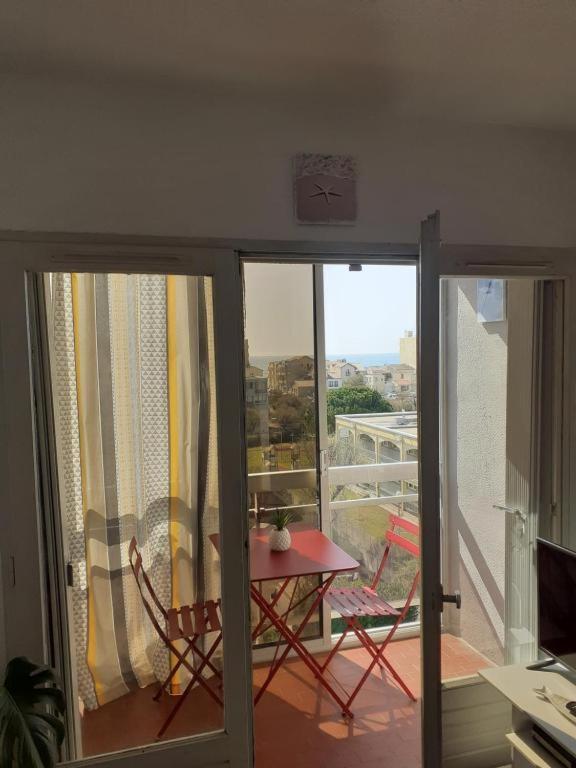 Studio Apartment with Sea View photo 2