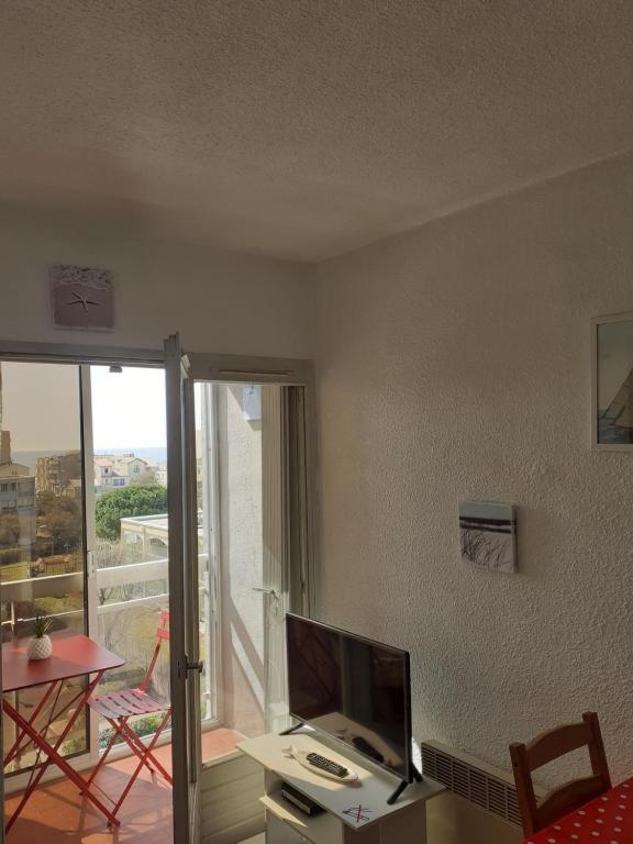 Studio Apartment with Sea View photo 3