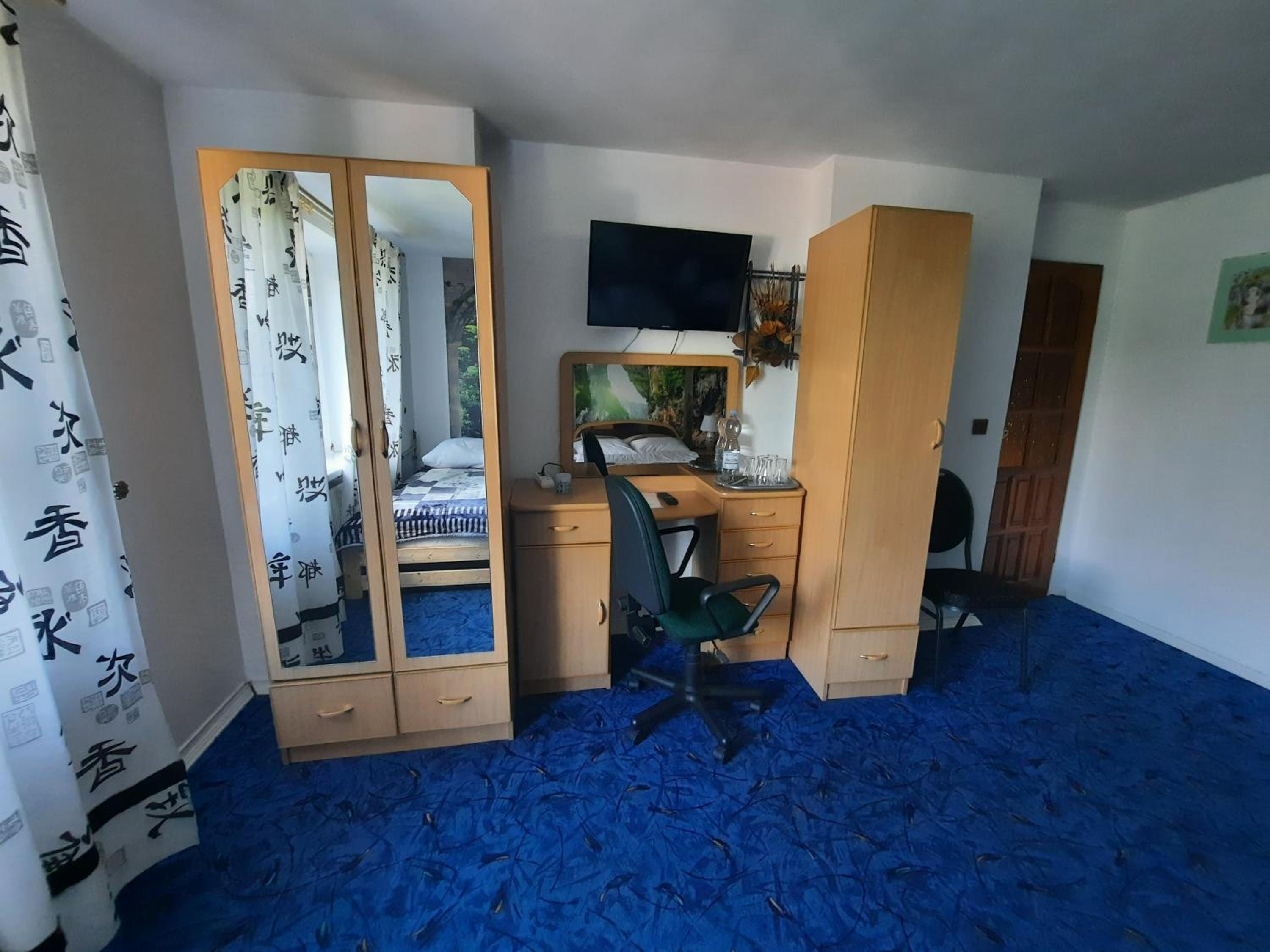 Family Room - Photo 4