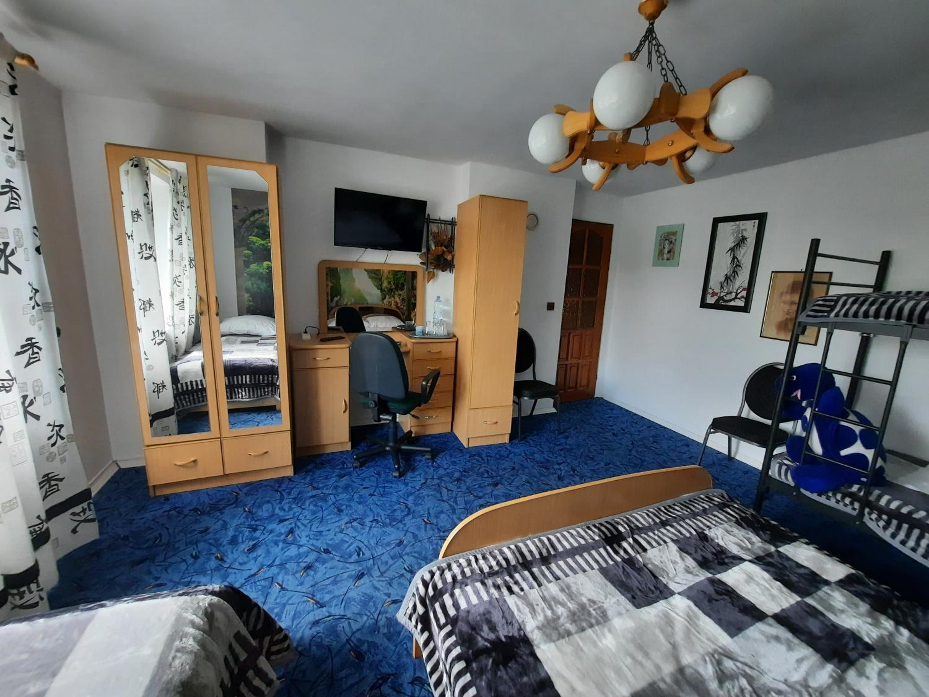 Family Room - Photo 5