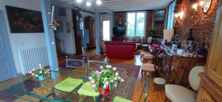 Family Room with Bathroom photo 2