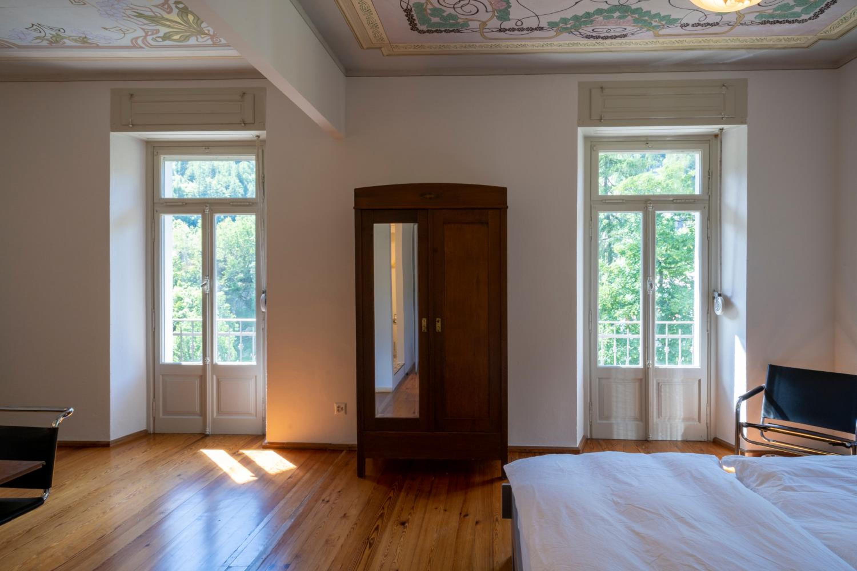 Family Suite with Balcony - Photo 2
