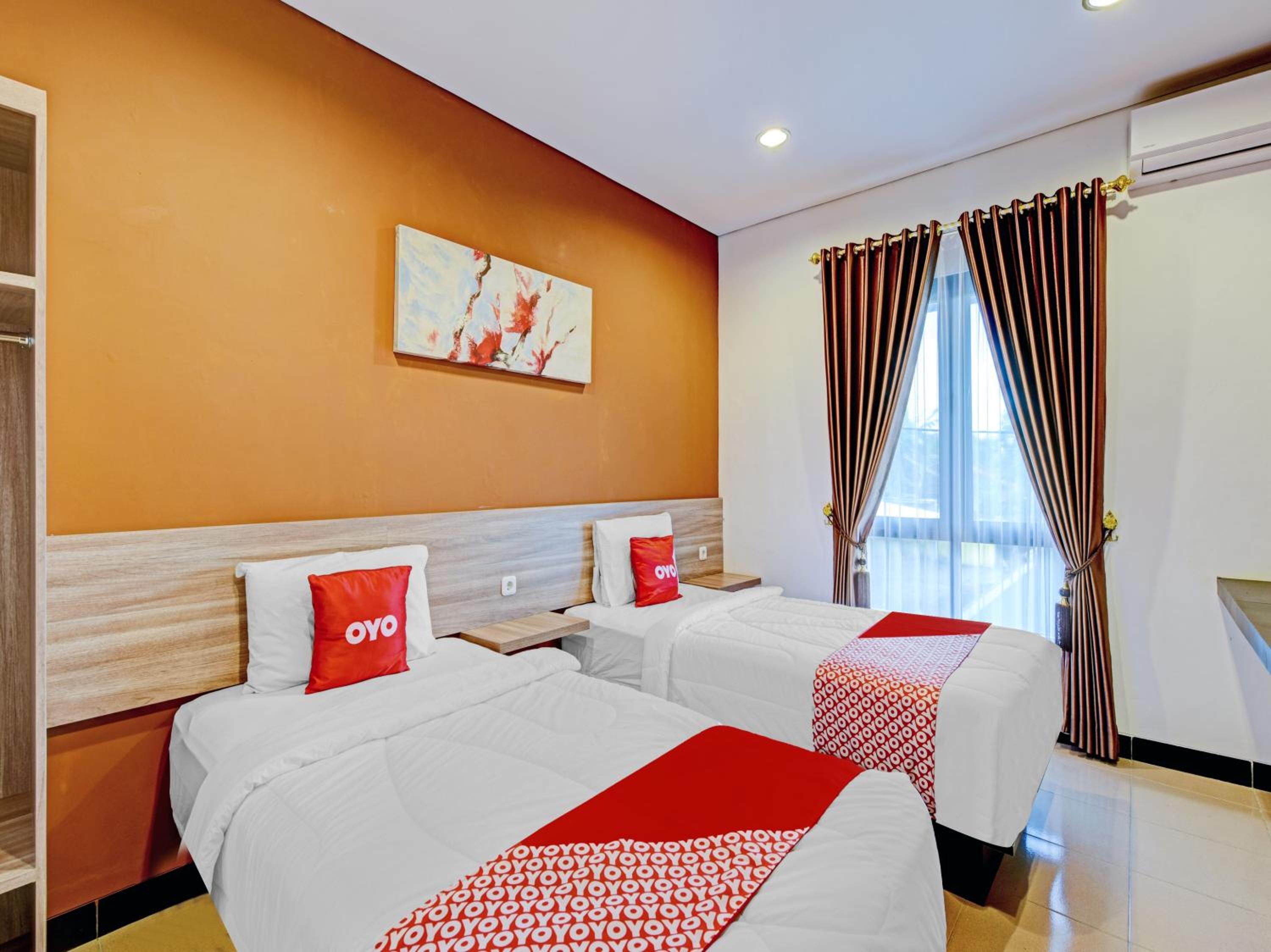 Deluxe Twin Room photo 2