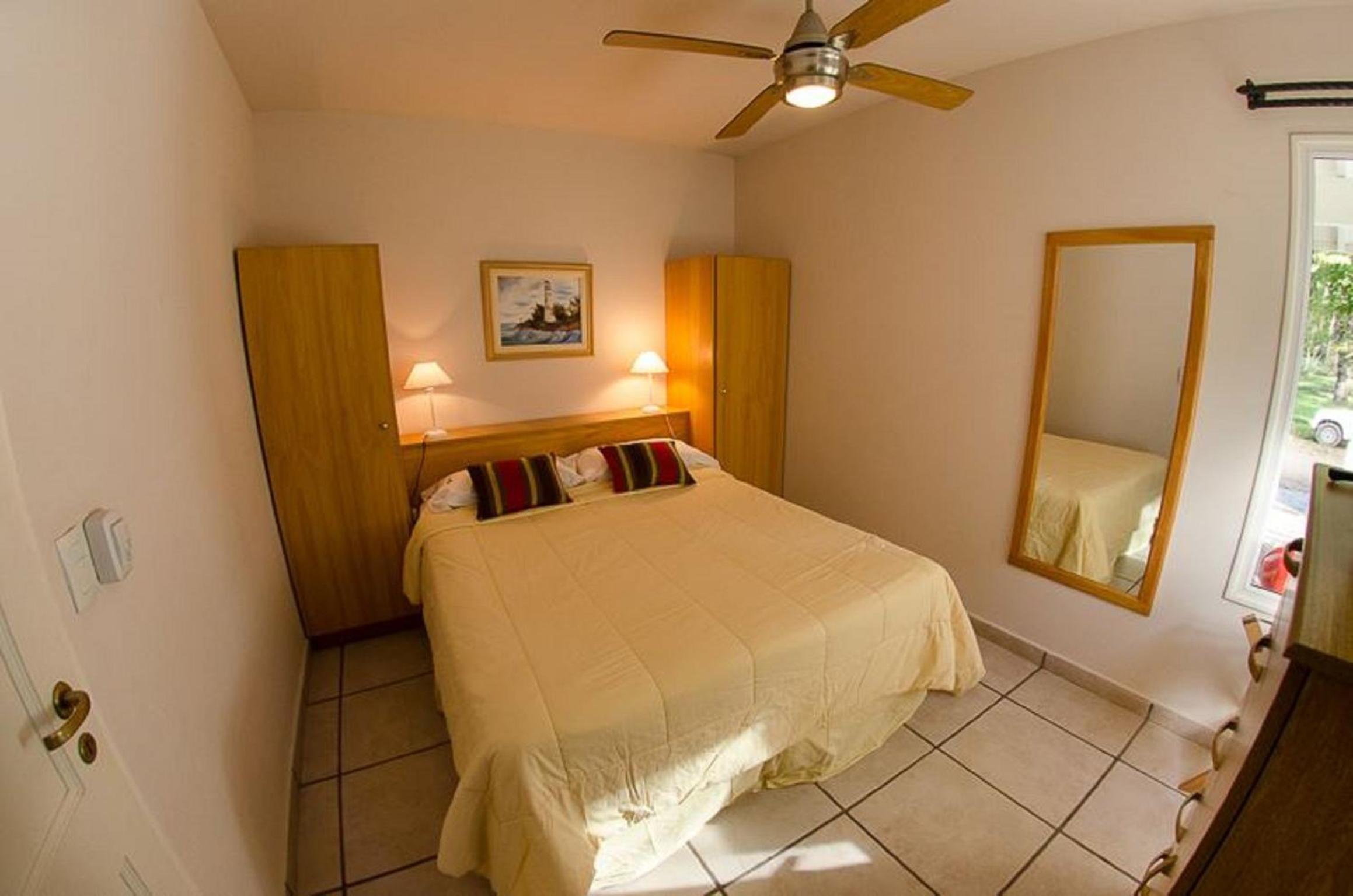 One-Bedroom Apartment photo 3