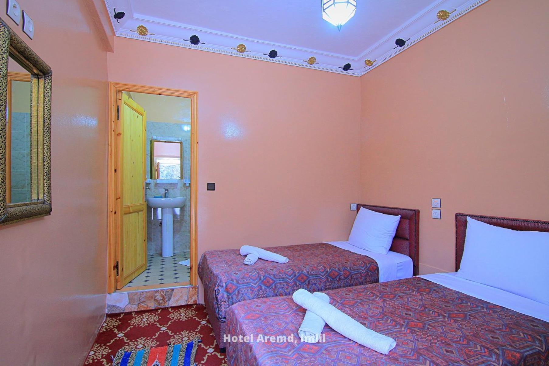Twin Room with Private Bathroom photo 2