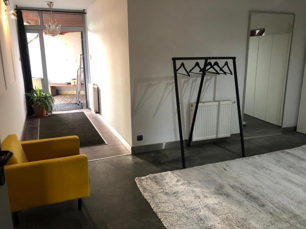 One-Bedroom Apartment - Photo 2