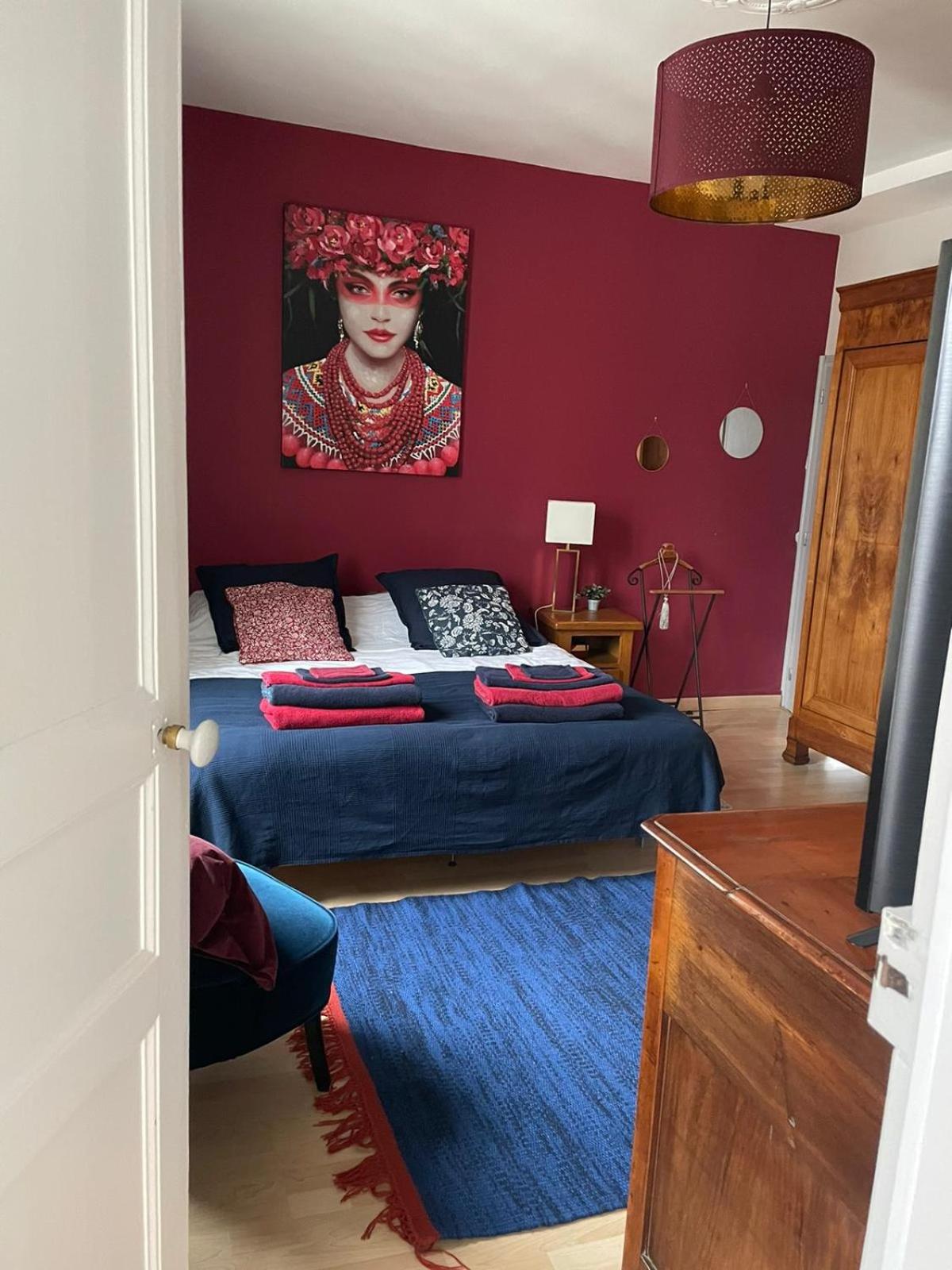 King Room with Balcony - Photo 4