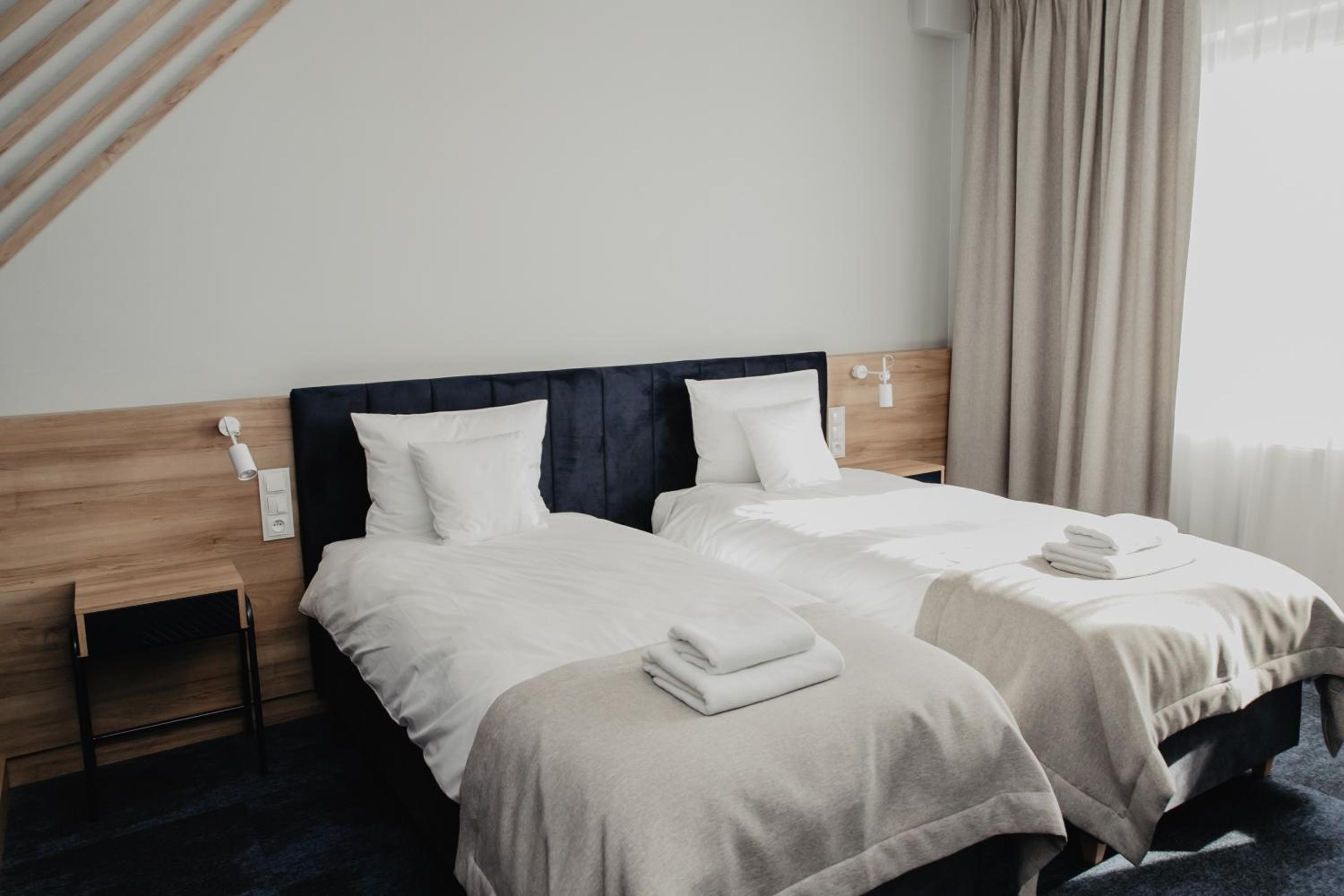 Standard Twin Room - Photo 2