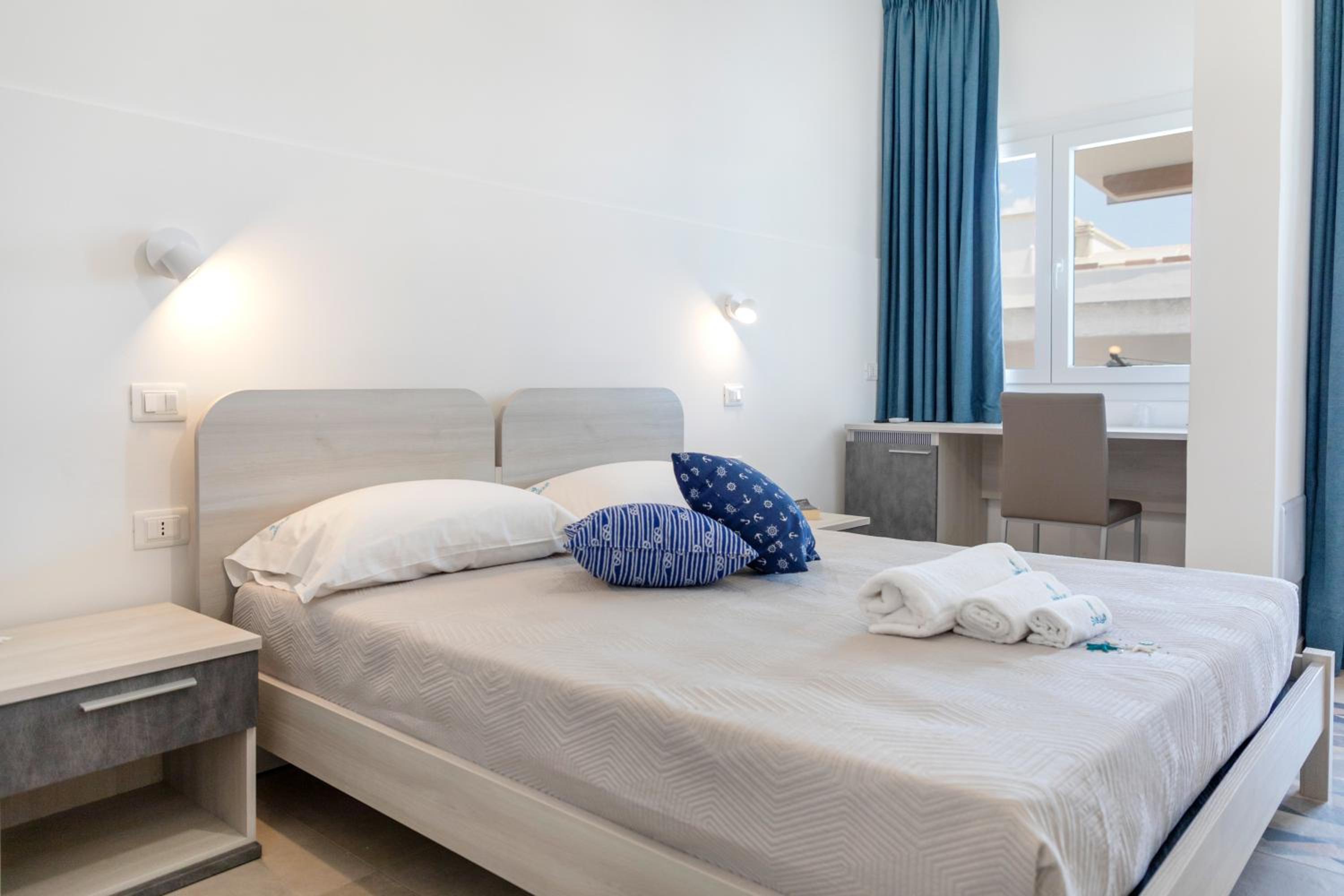 Double Room with Private Bathroom - Photo 7