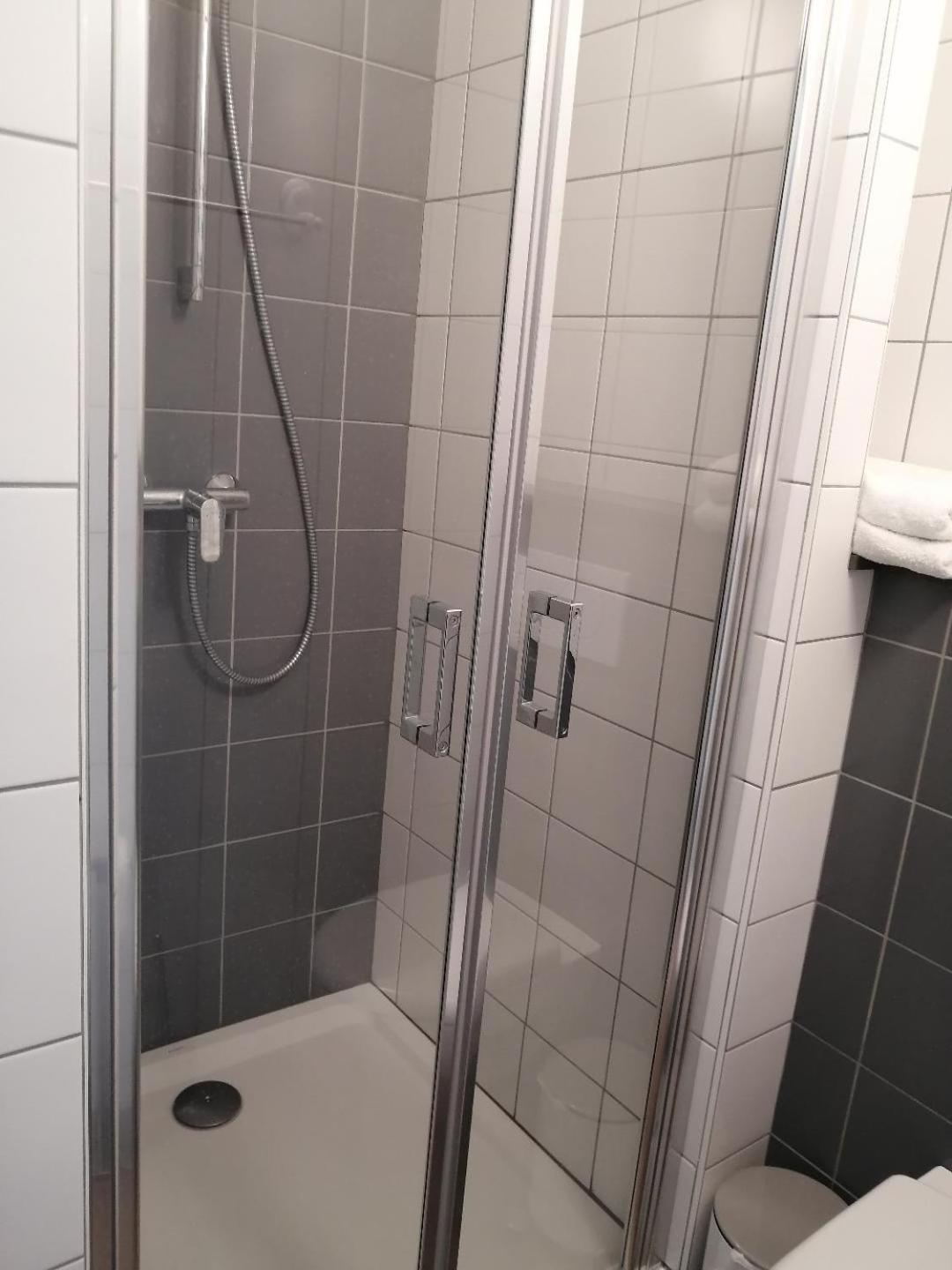 Double Room with Private Bathroom - Photo 5