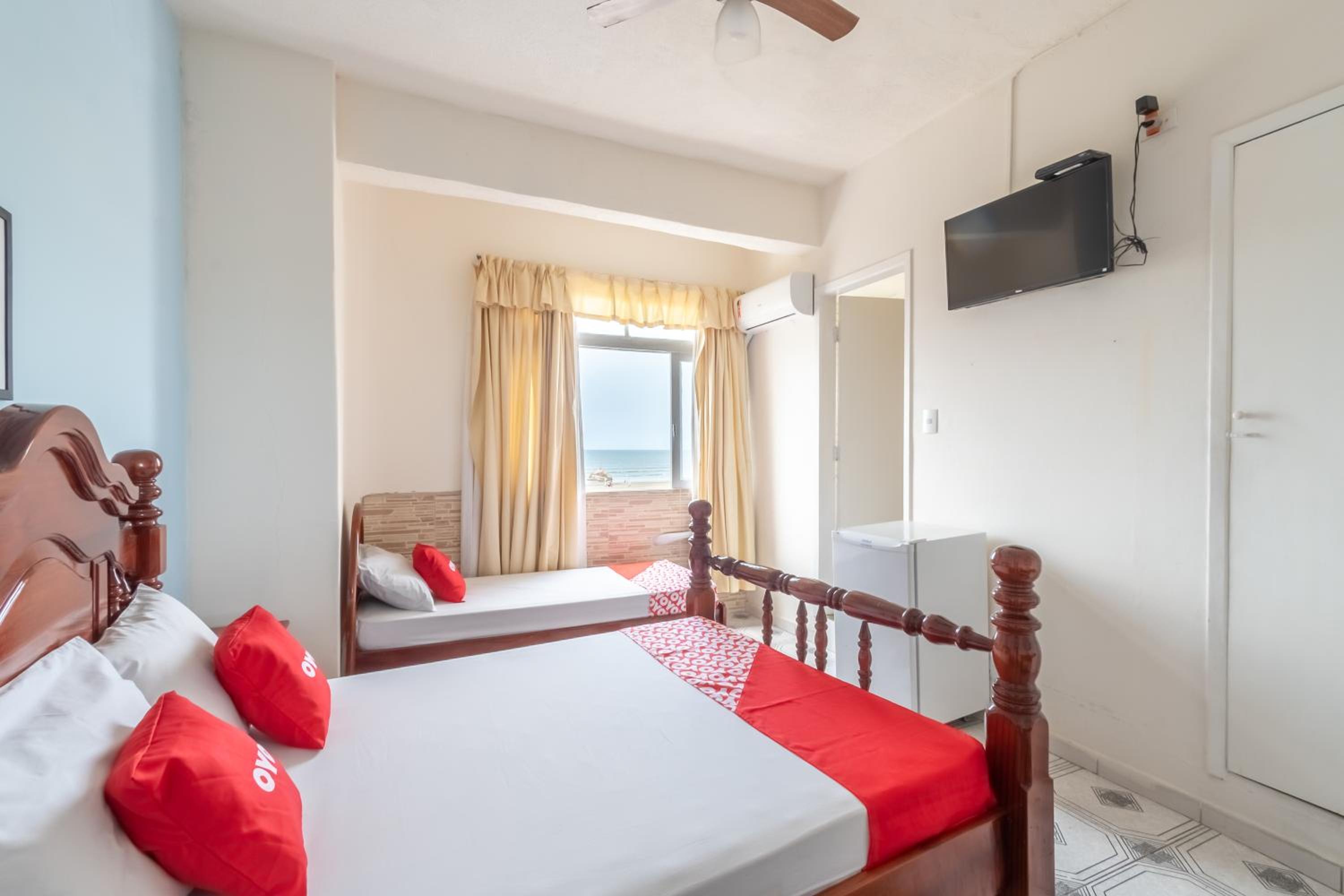 Superior Triple Room (1 Double Bed + 1 Single Bed) photo 1