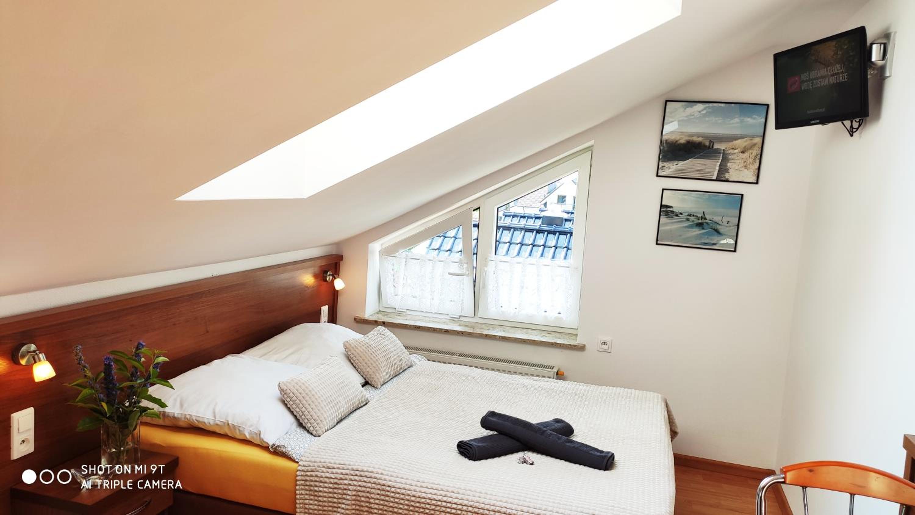 Double Room with Private Bathroom - Photo 2