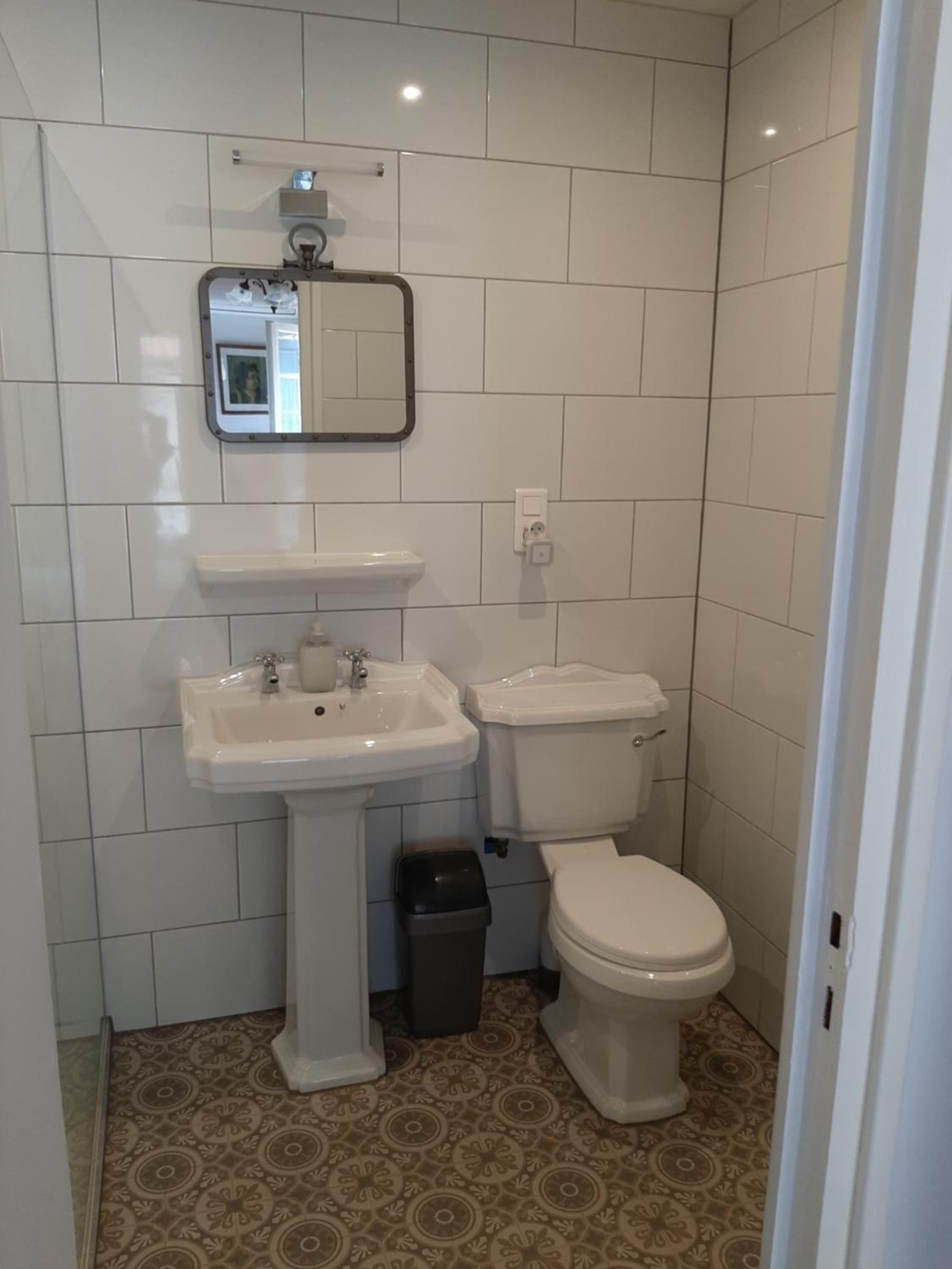 Double Room with Balcony - Photo 4