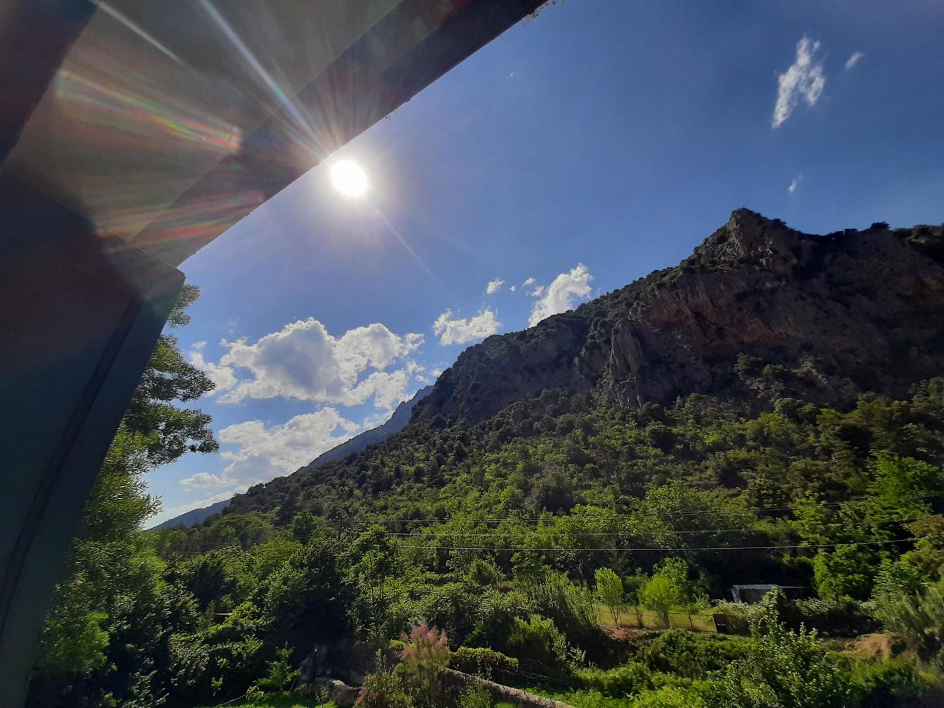 Double Room with Mountain View - Photo 6