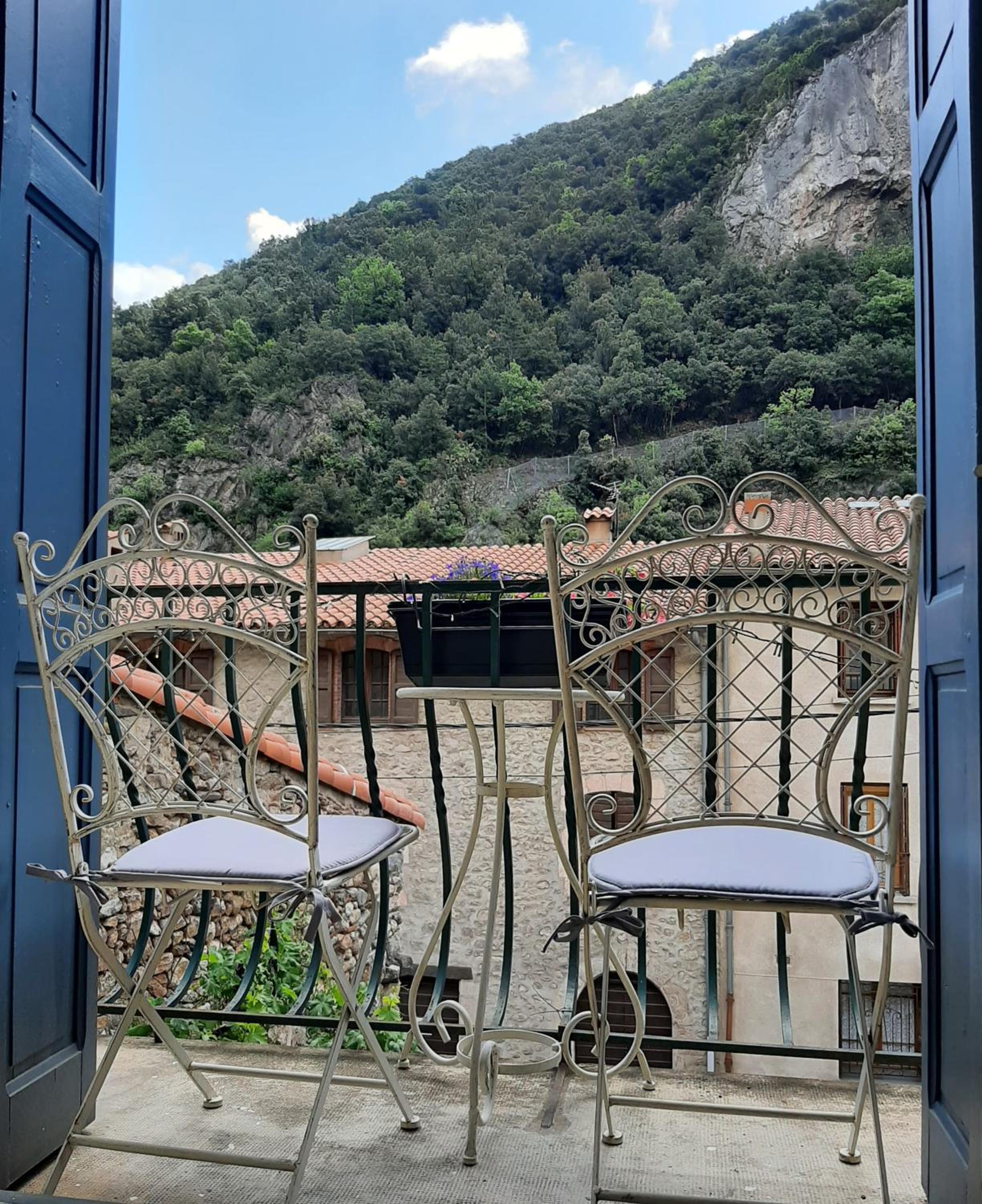 Double Room with Balcony - Photo 1