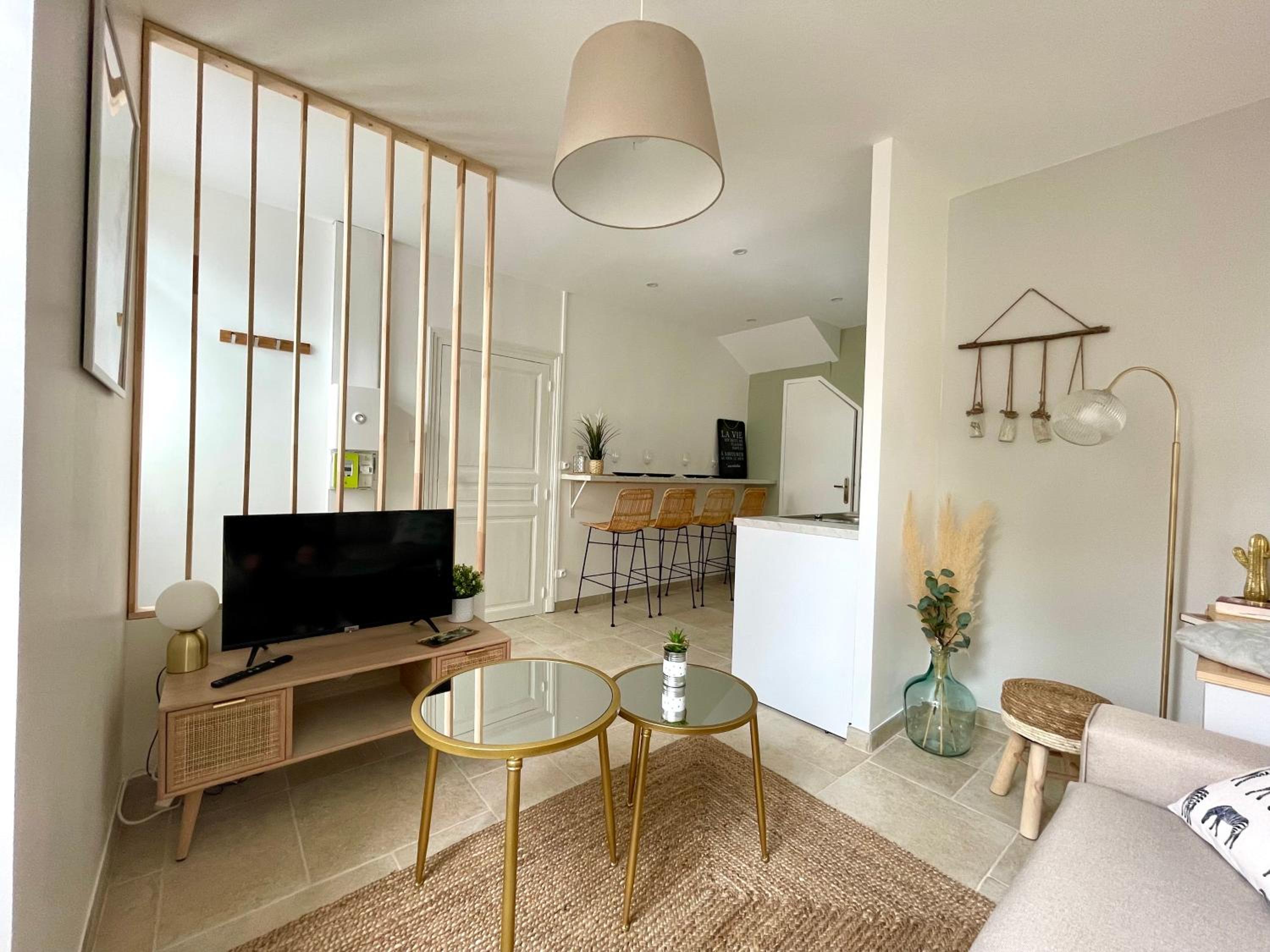 One-Bedroom Apartment - Photo 2