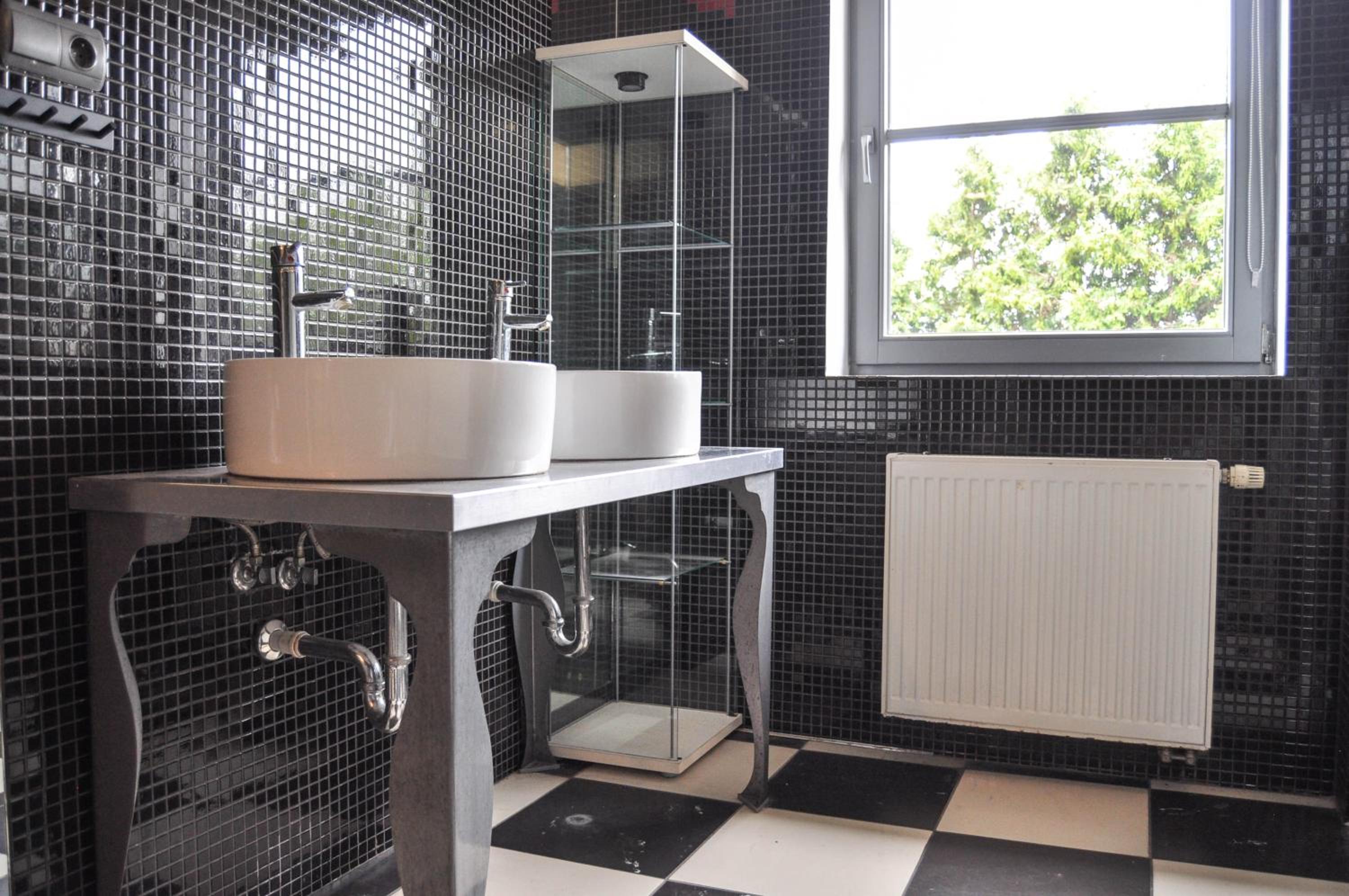 One-Bedroom Apartment - Photo 11