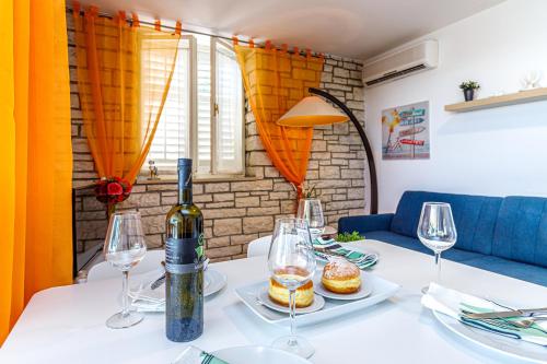 No 3. Two-Bedroom Apartment with Terrace and Sea View - Ground Floor photo 3