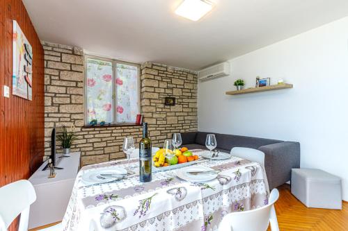 No 4. Two-Bedroom Apartment with Balcony and Sea View - Upper Floor photo 3