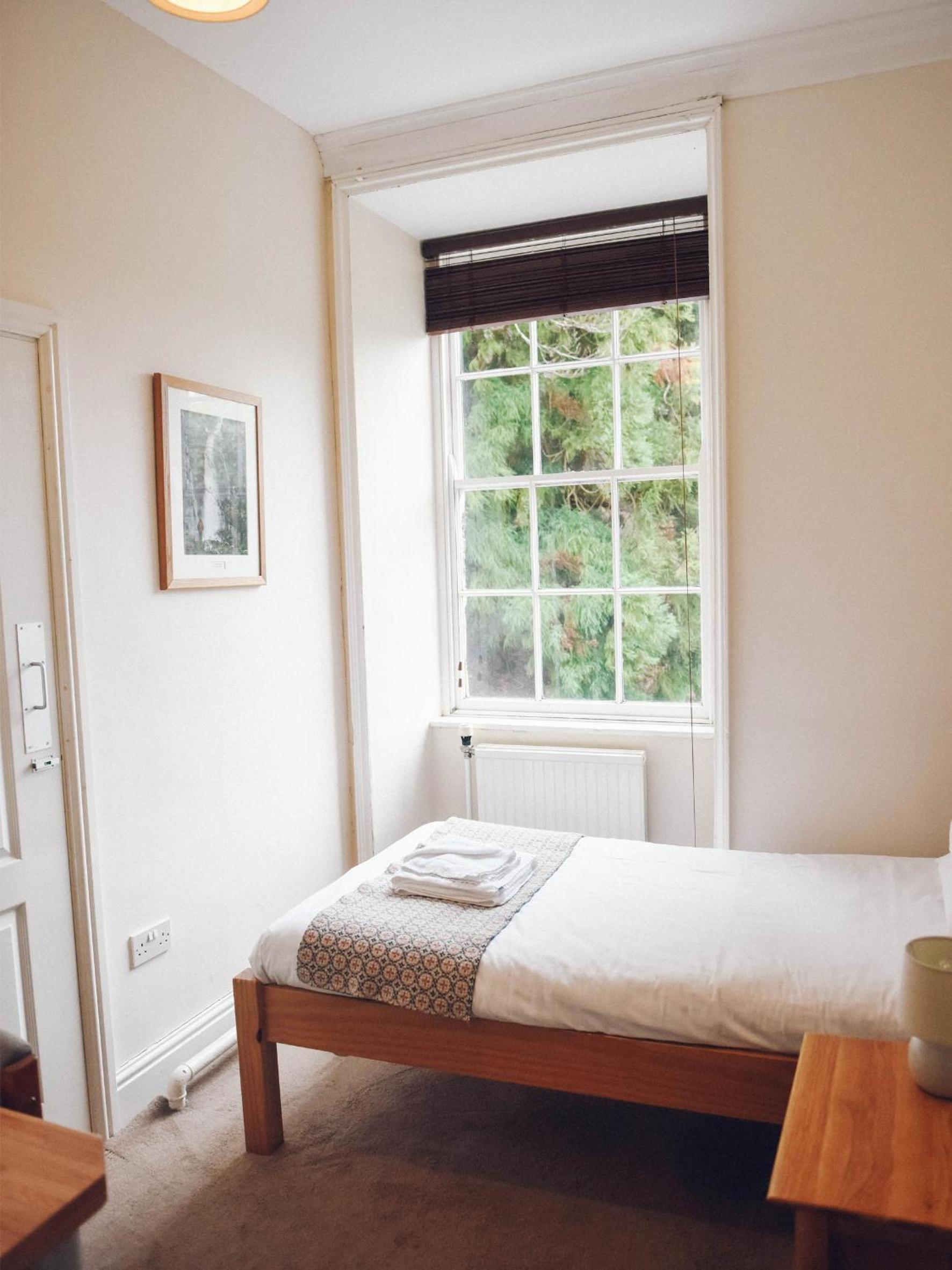 Single Room with Bathroom photo 1
