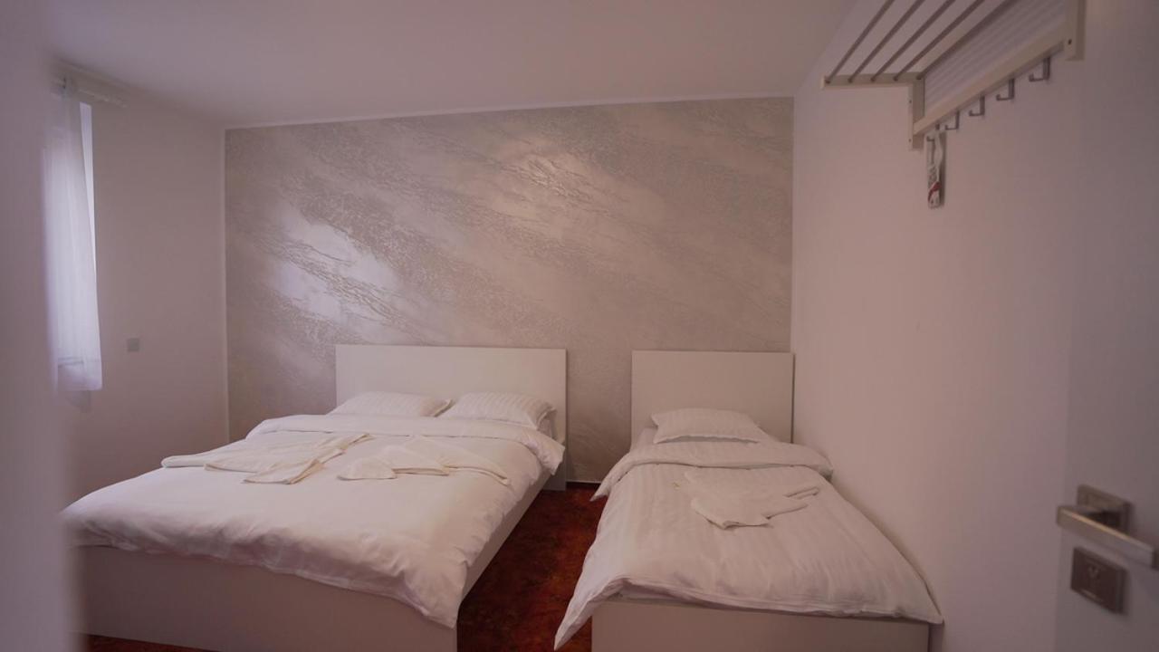 Deluxe Room (2 Adults + 1 Child)