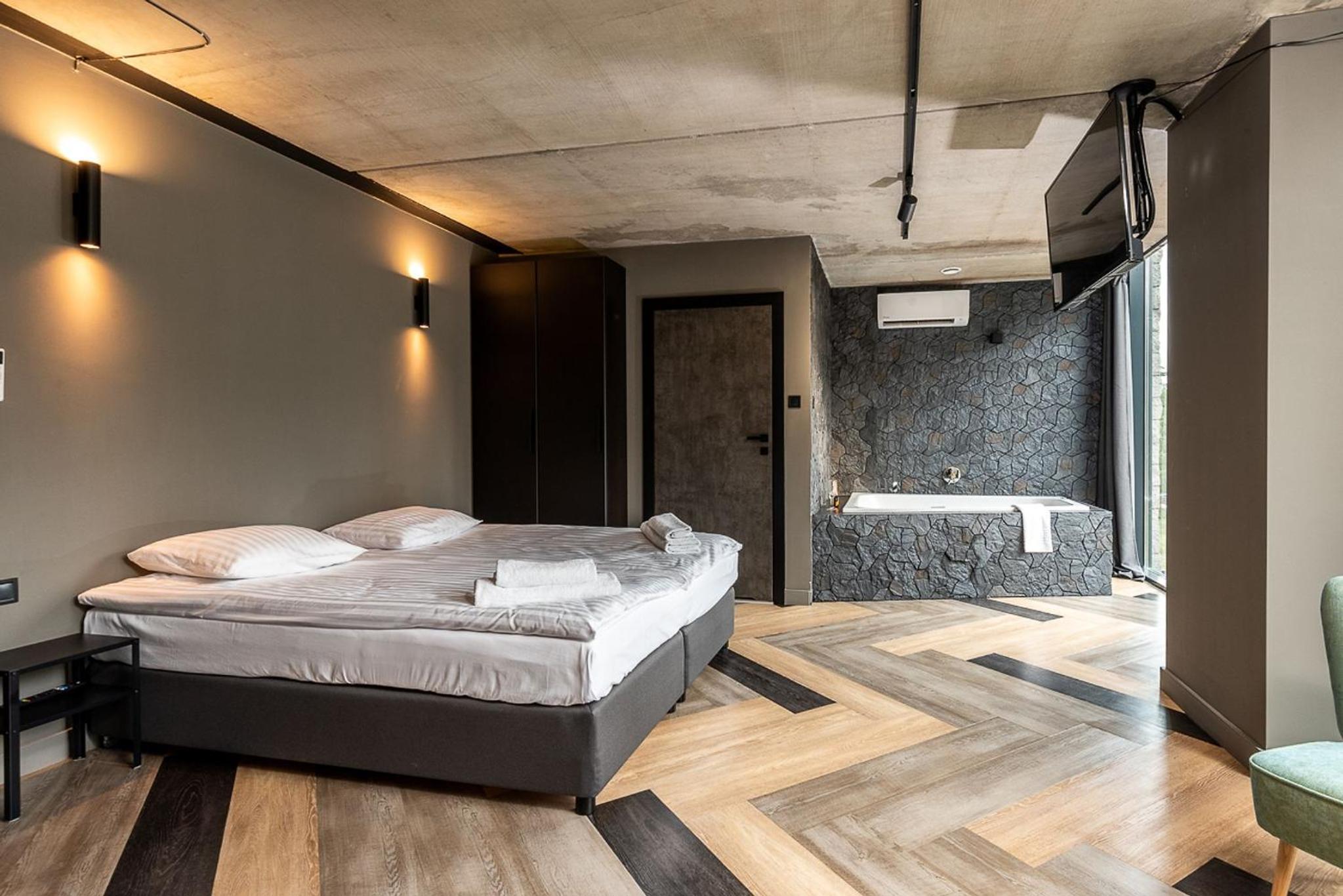 King Room with Spa Bath - Photo 4
