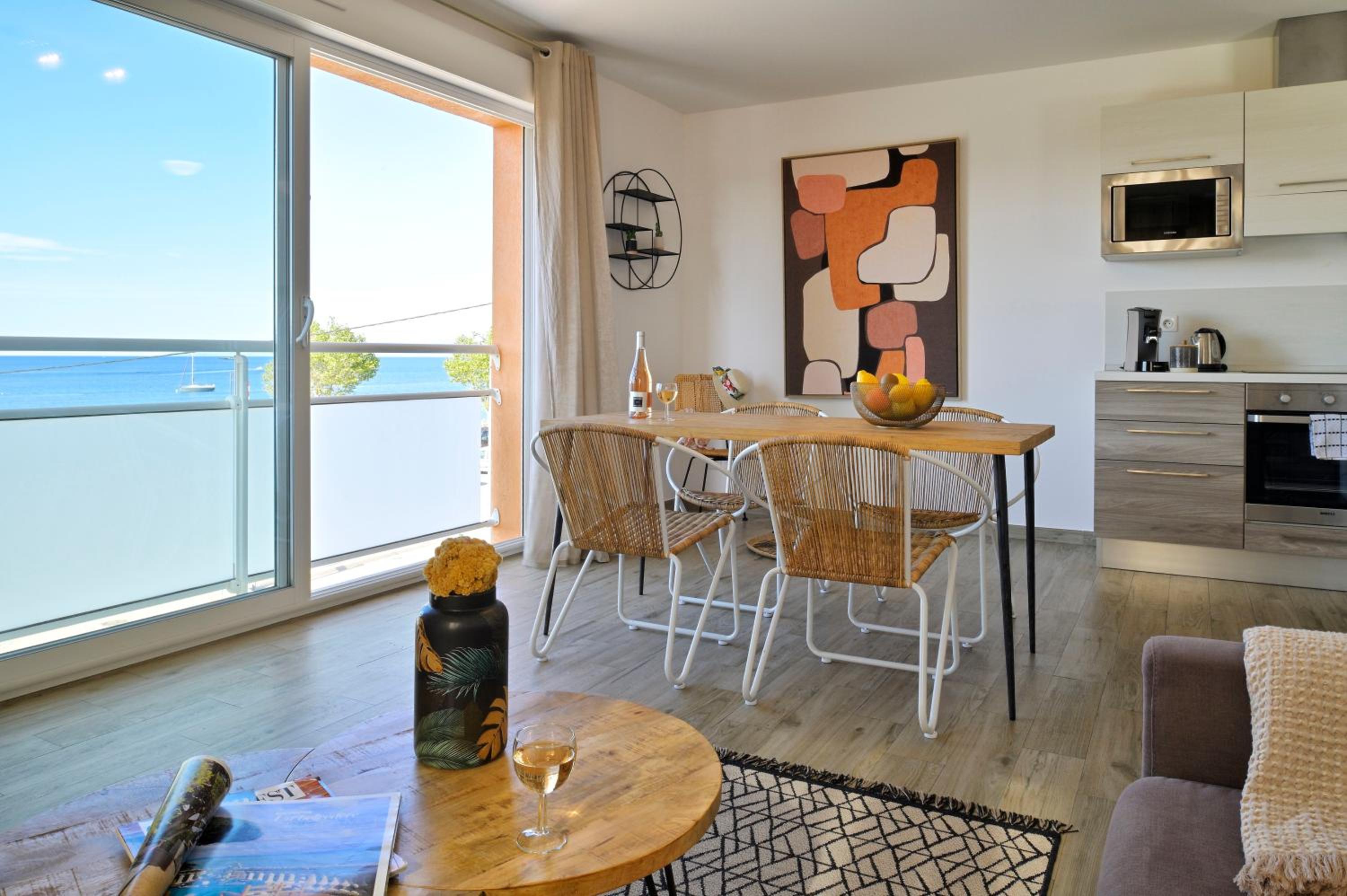 Apartment with Sea View - Photo 2