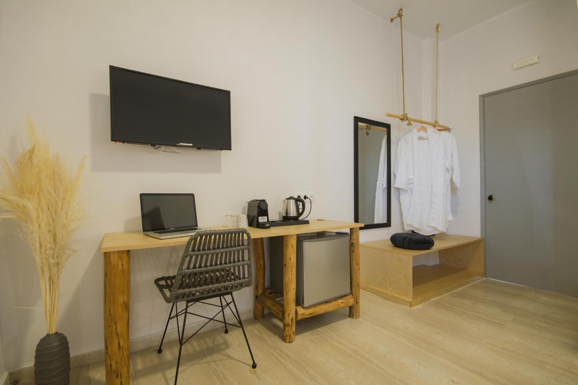 Double or Twin Room with Balcony photo 2