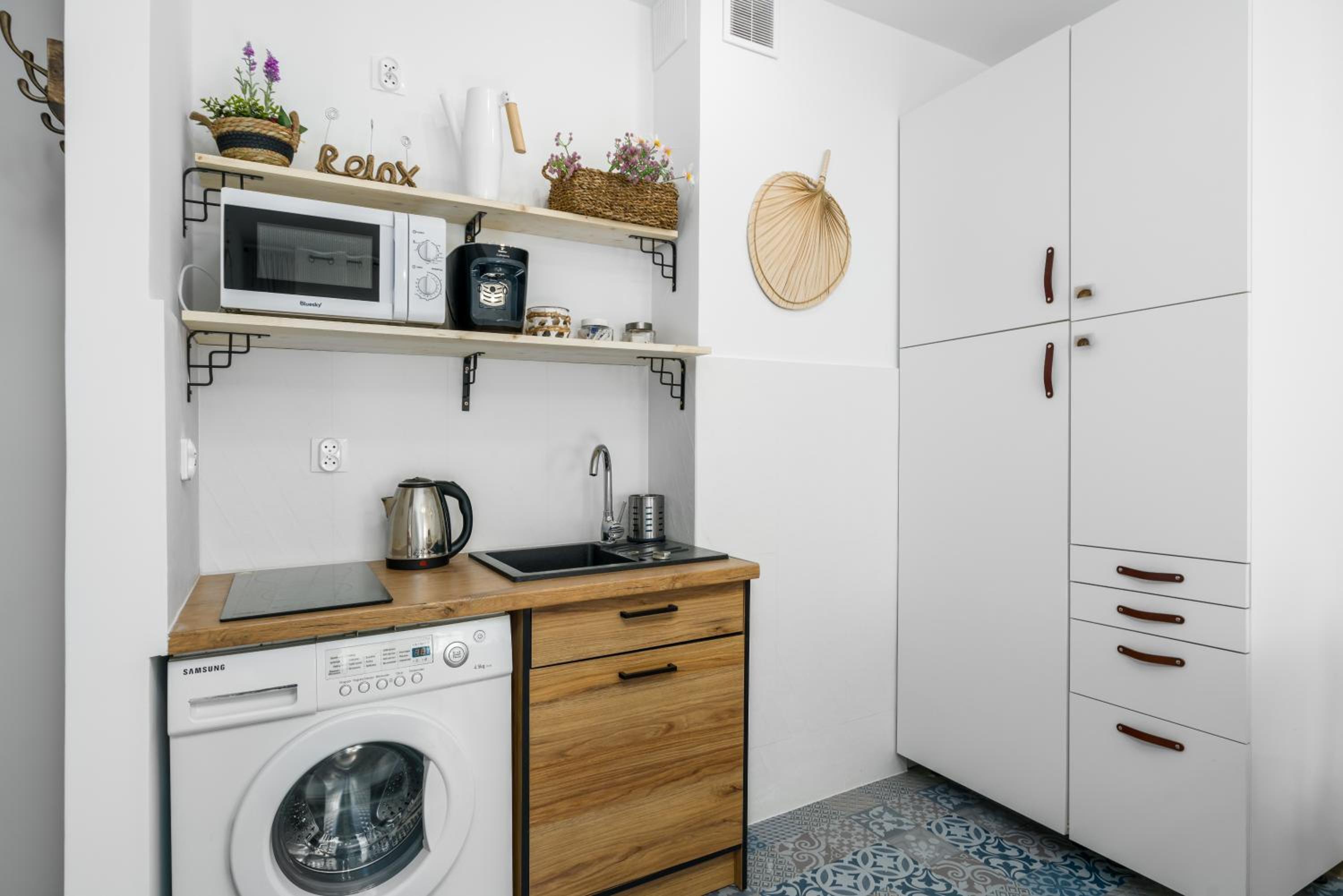 One-Bedroom Apartment - Photo 9