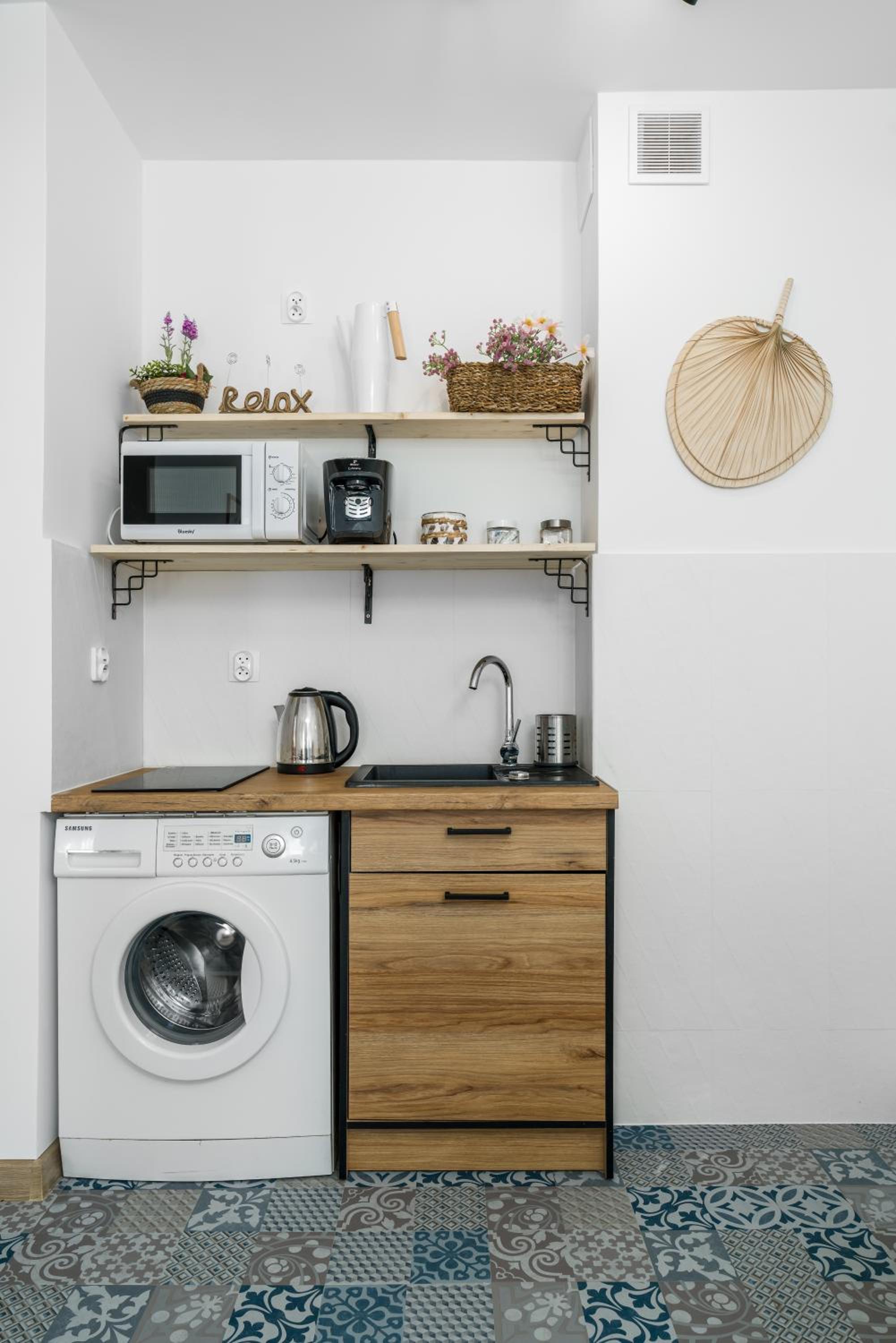 One-Bedroom Apartment - Photo 12