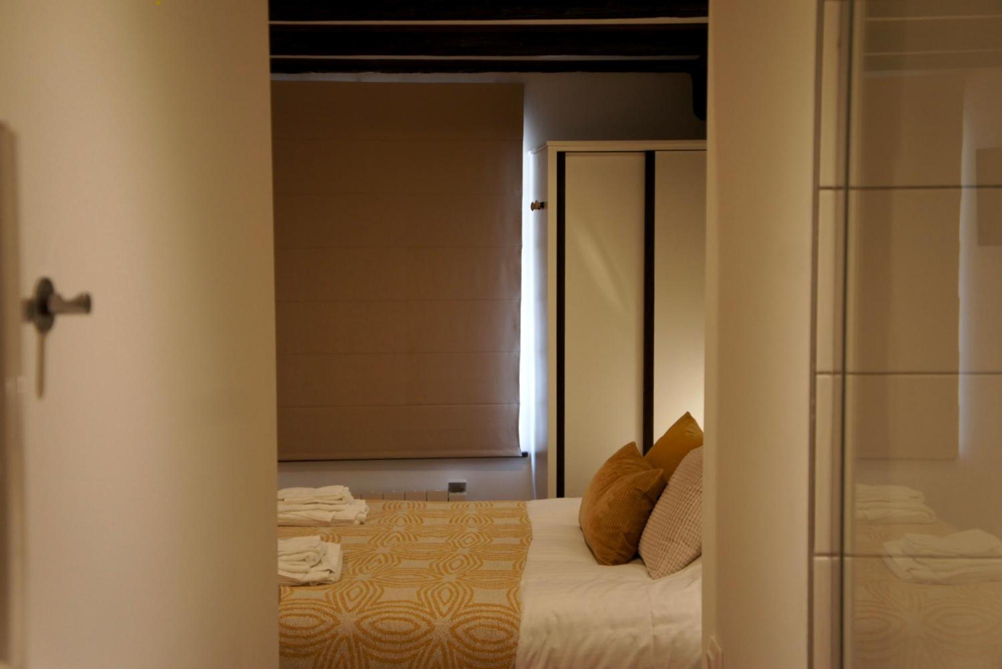 One-Bedroom Apartment - Photo 7