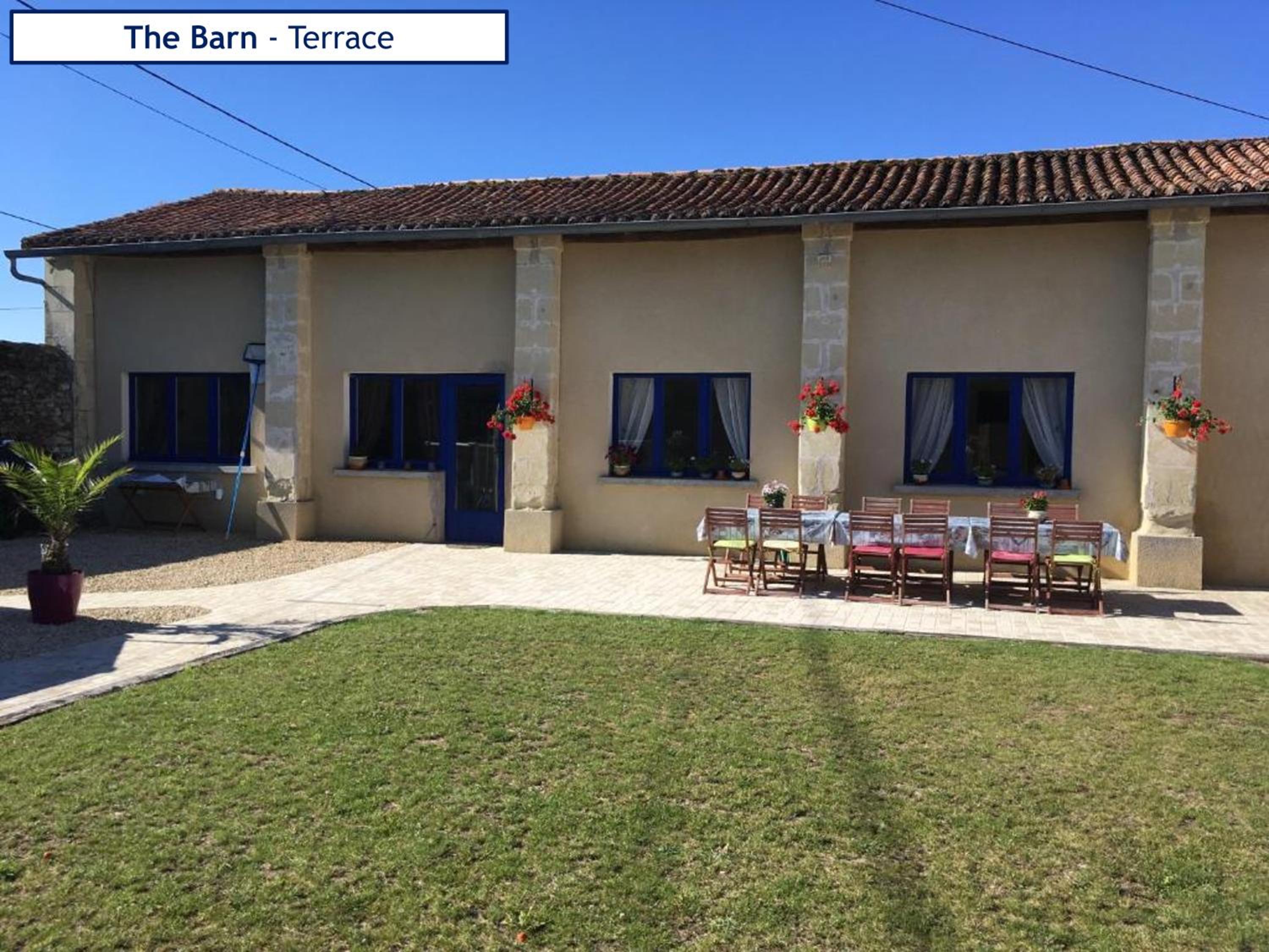Six-Bedroom House photo 1