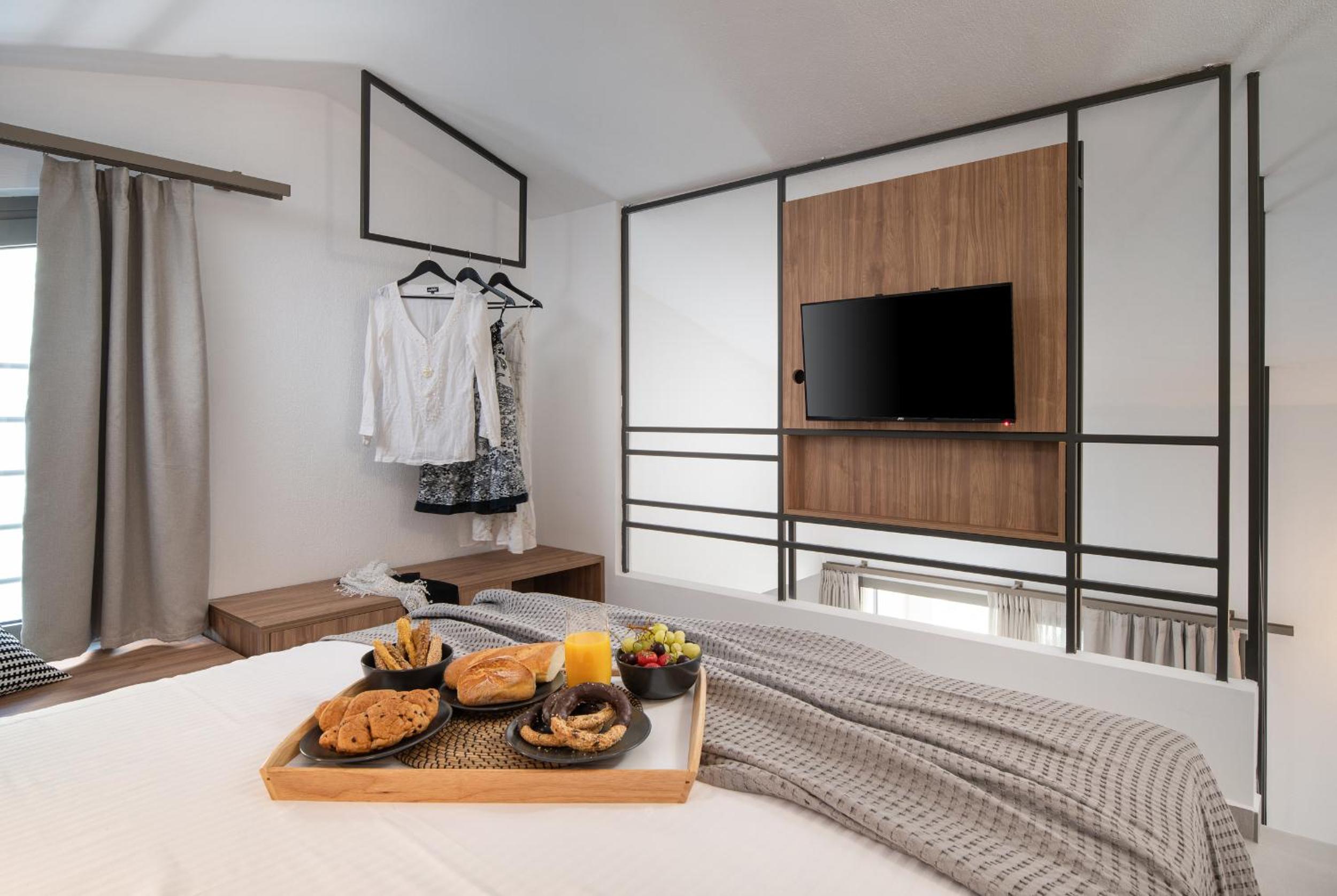 Deluxe Suite with Sea View photo 3