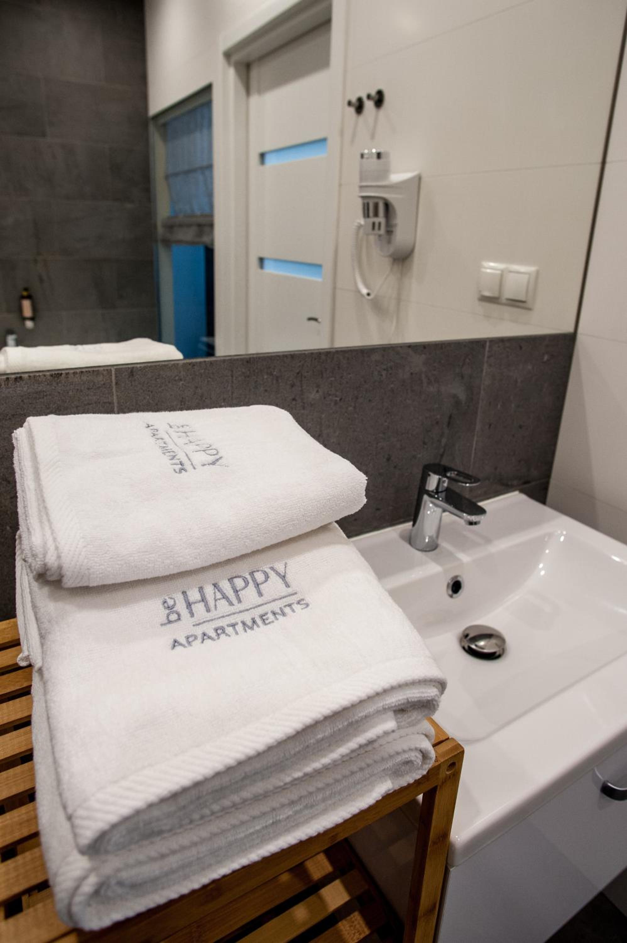 Deluxe King Suite - Photo 11