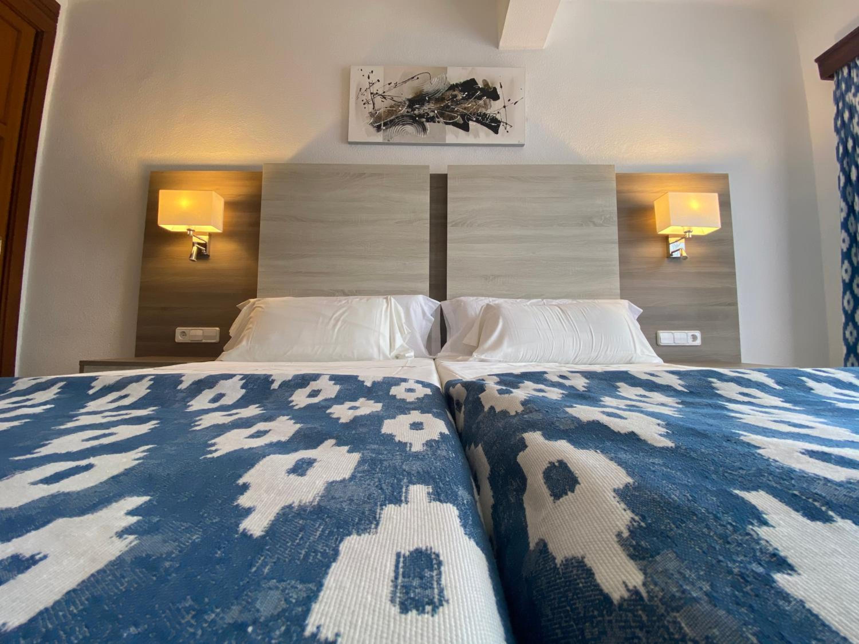Superior Twin Room with City View photo 3